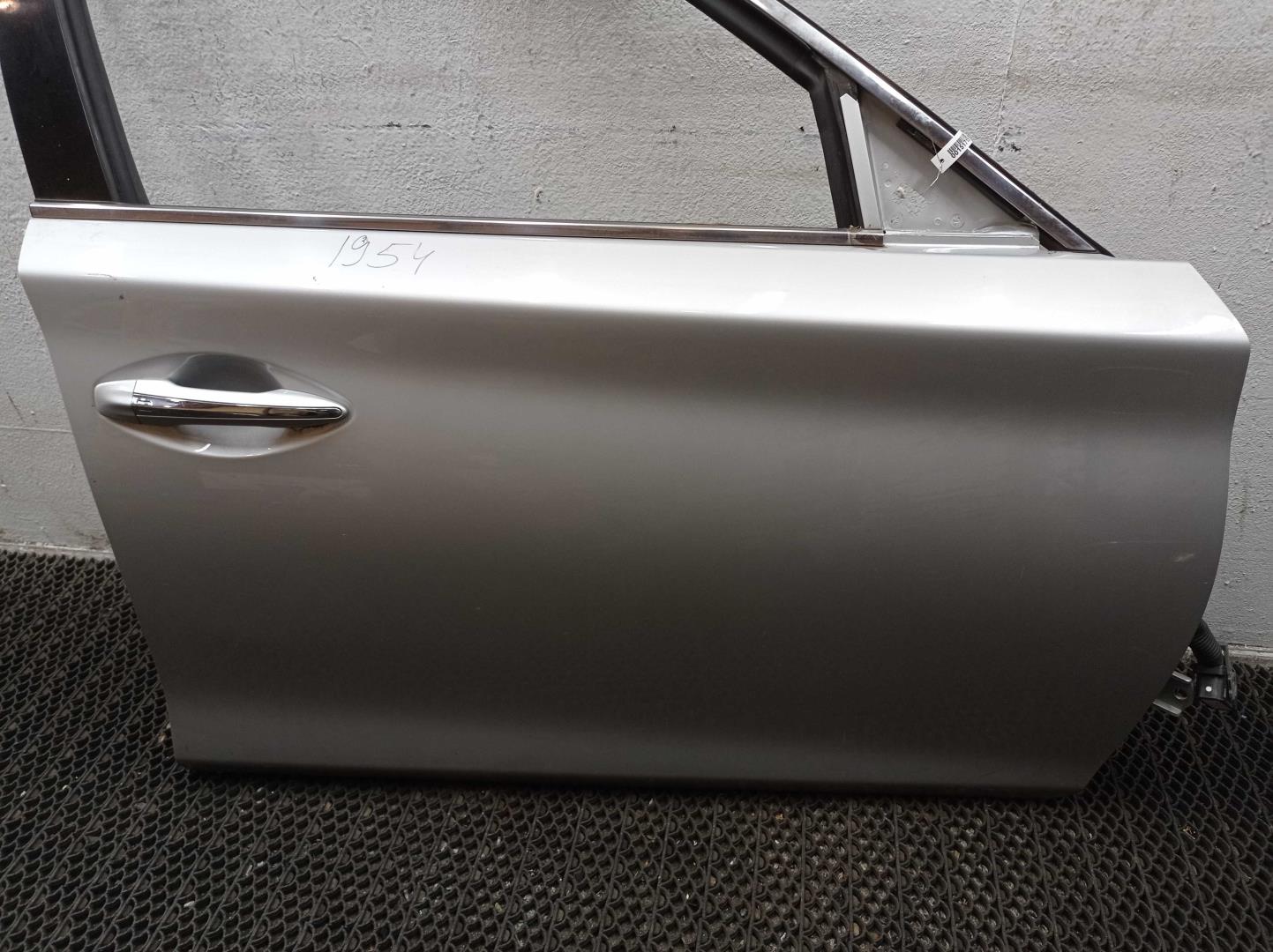 Замок двери передней правой