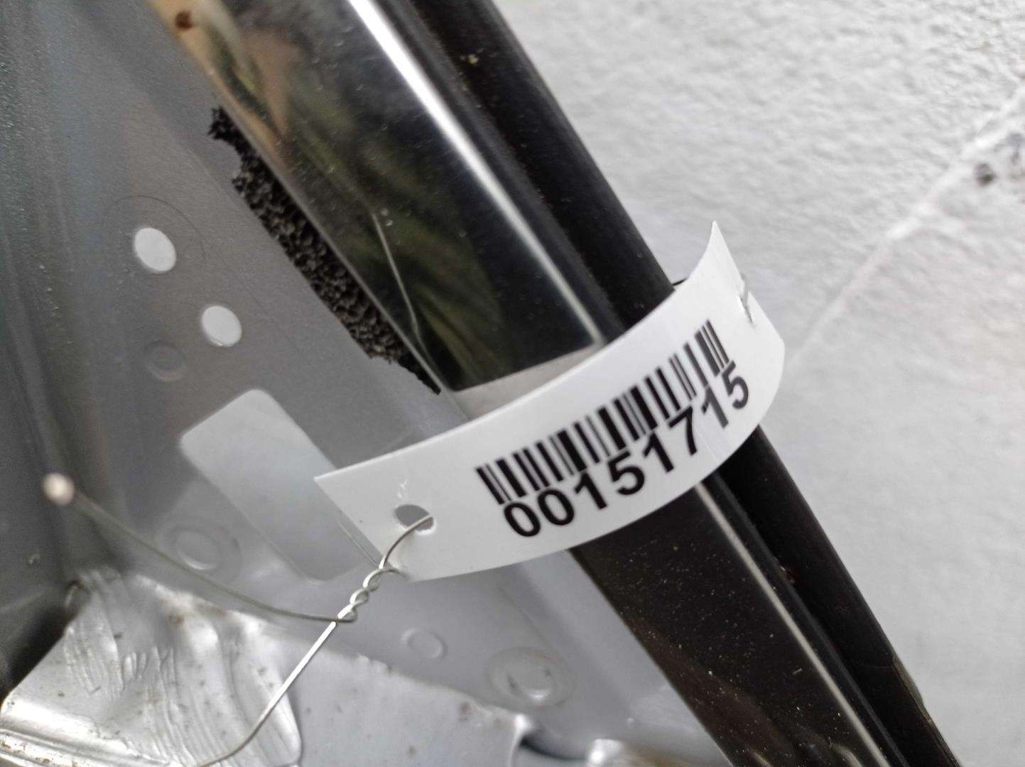 Петля двери передней