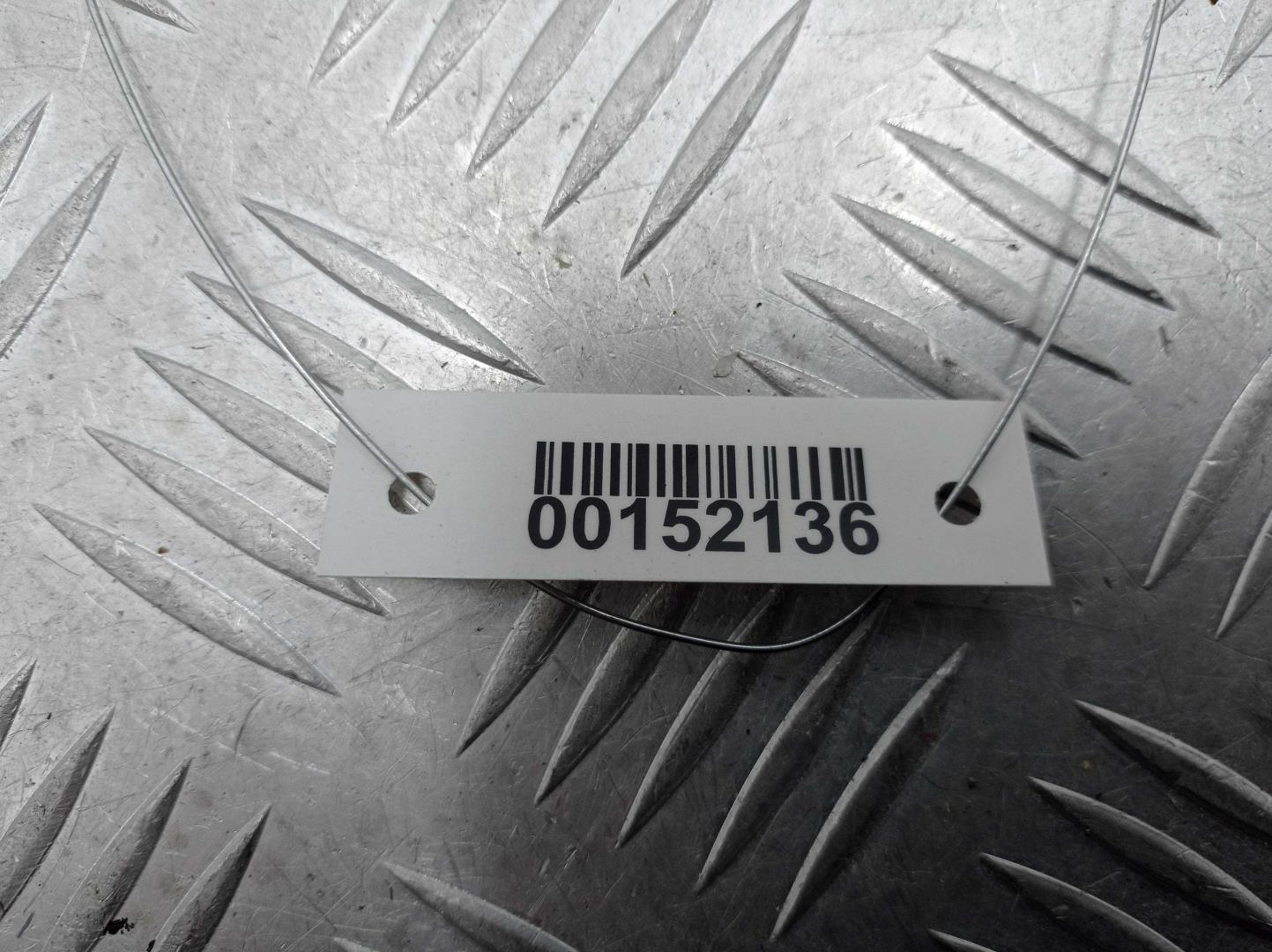 Петля крышки багажника