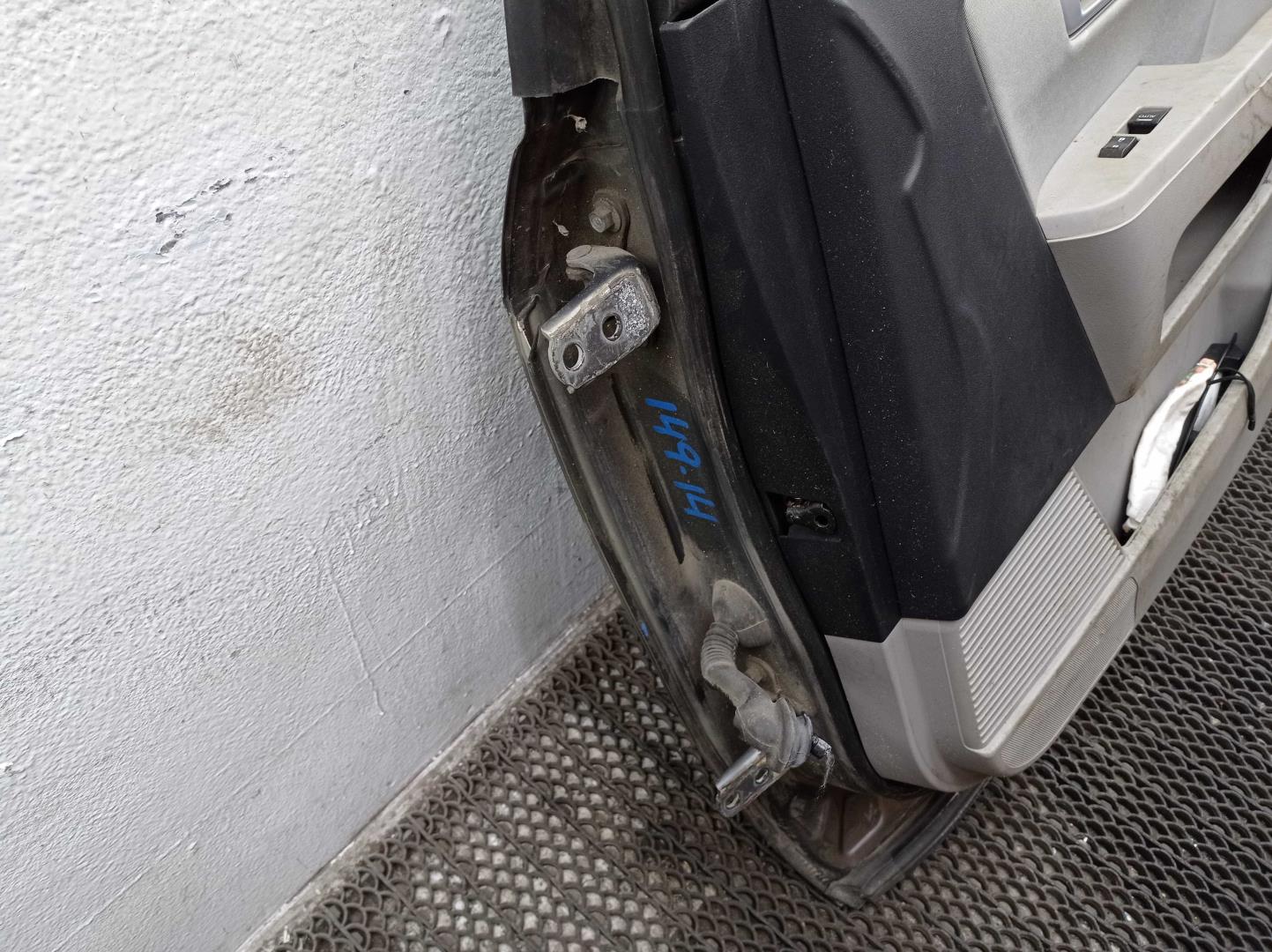 Дверь передняя правая