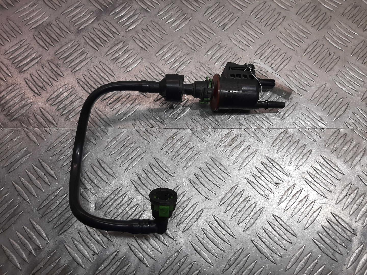 Клапан вентиляции топливного бака