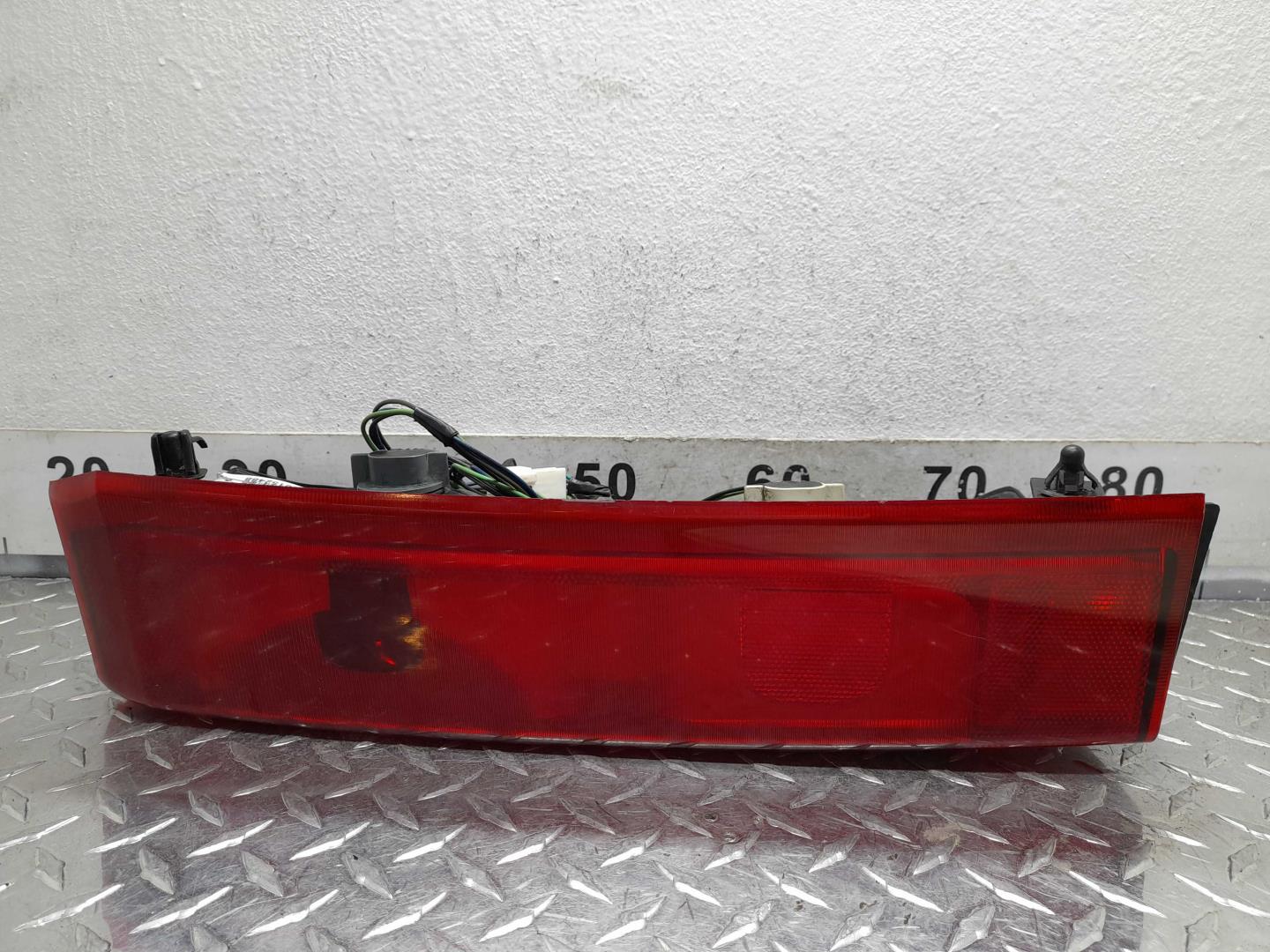 Фонарь задний наружный правый