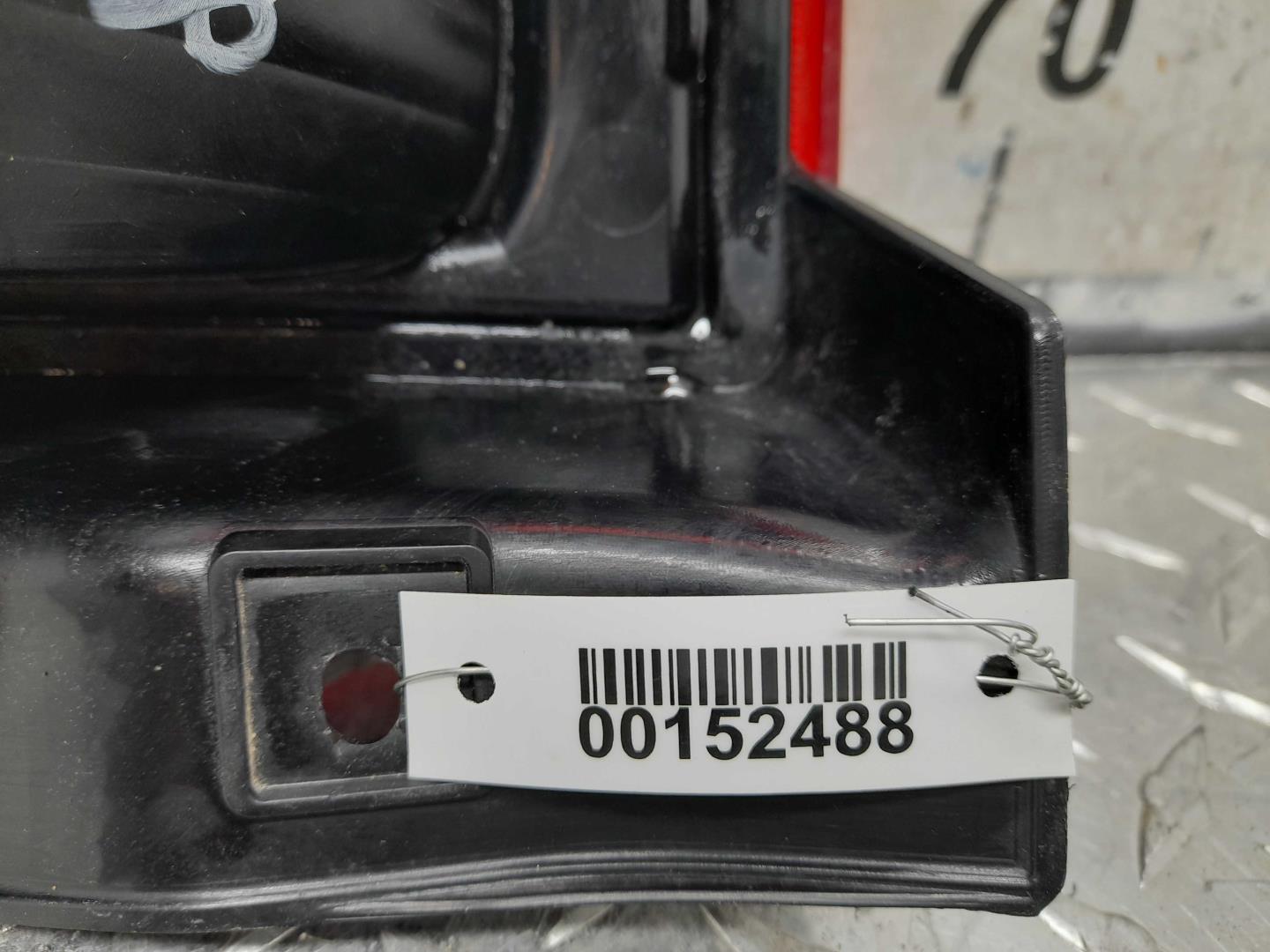 Фонарь задний наружный правый