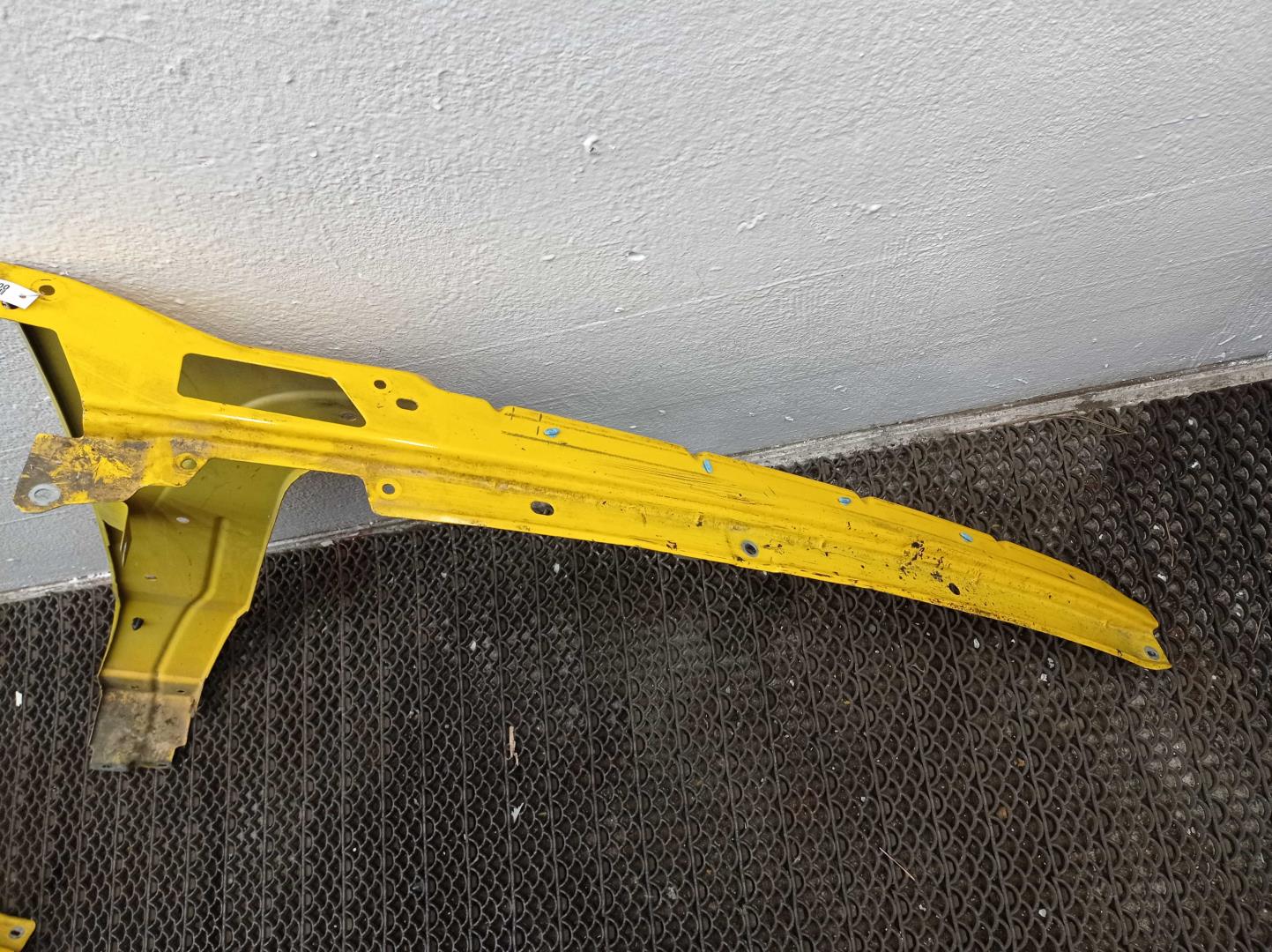 Крыло переднее левое