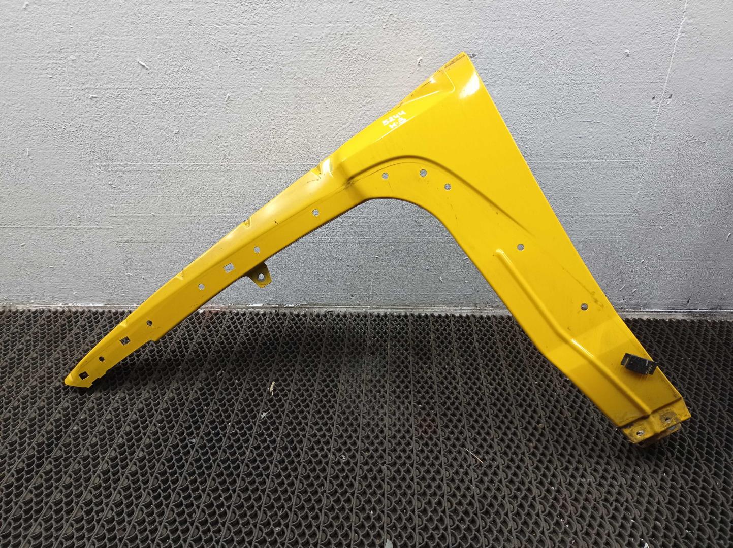 Крыло переднее левое