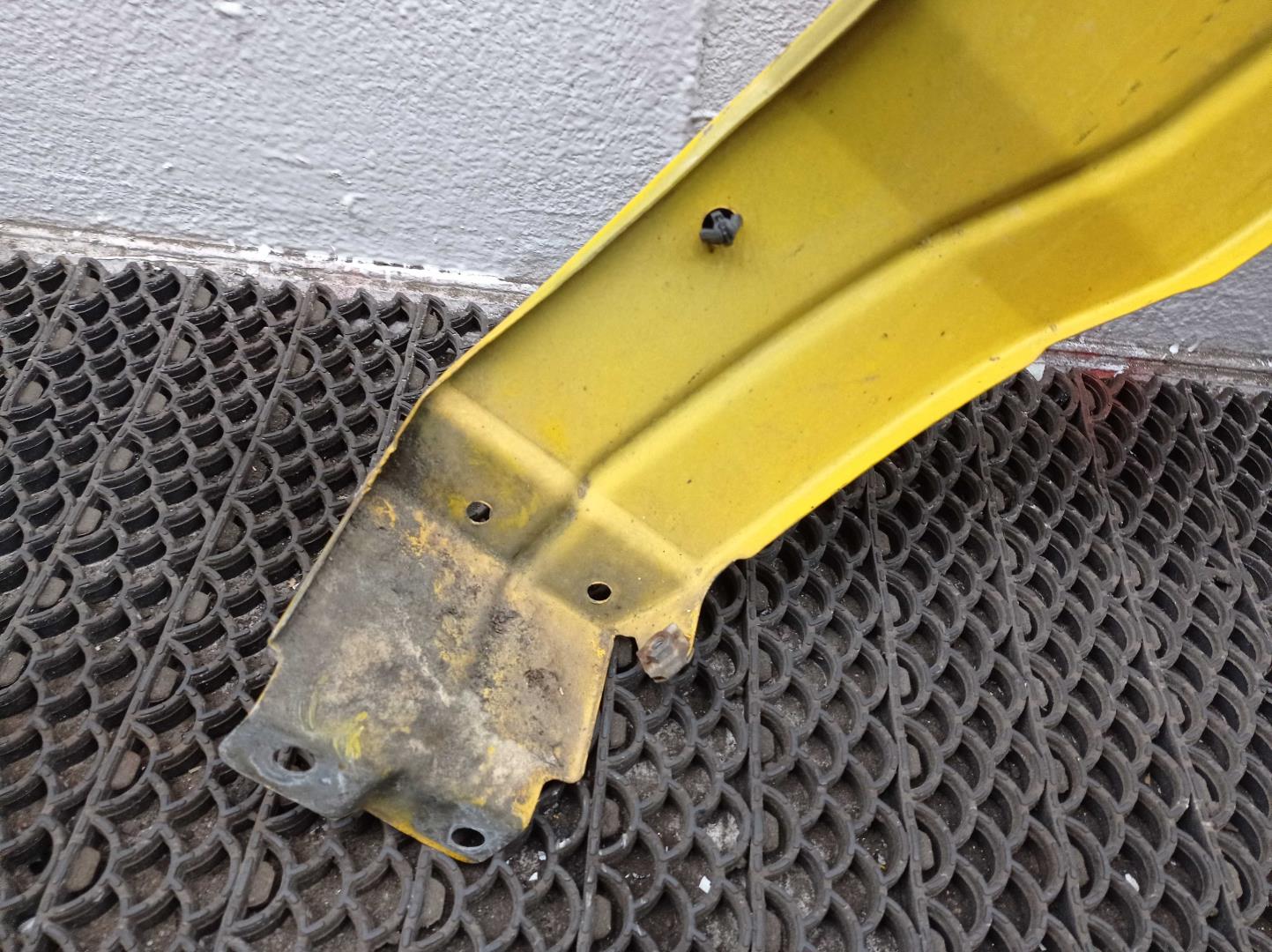 Крыло переднее левое