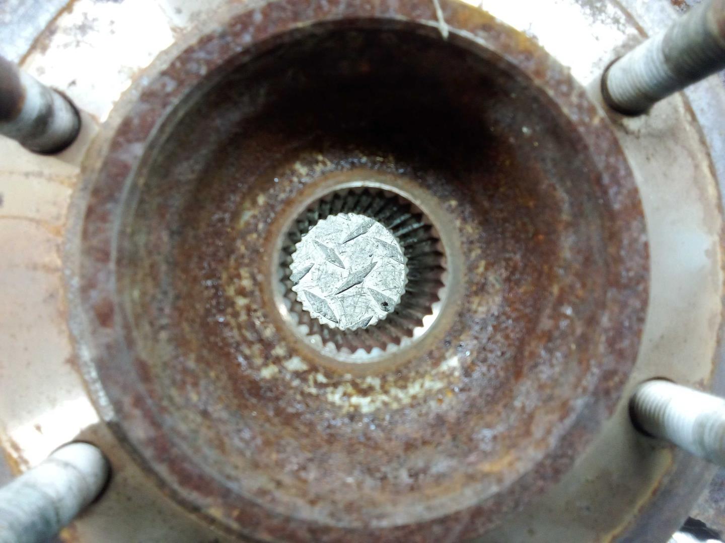 Кулак поворотный передний правый