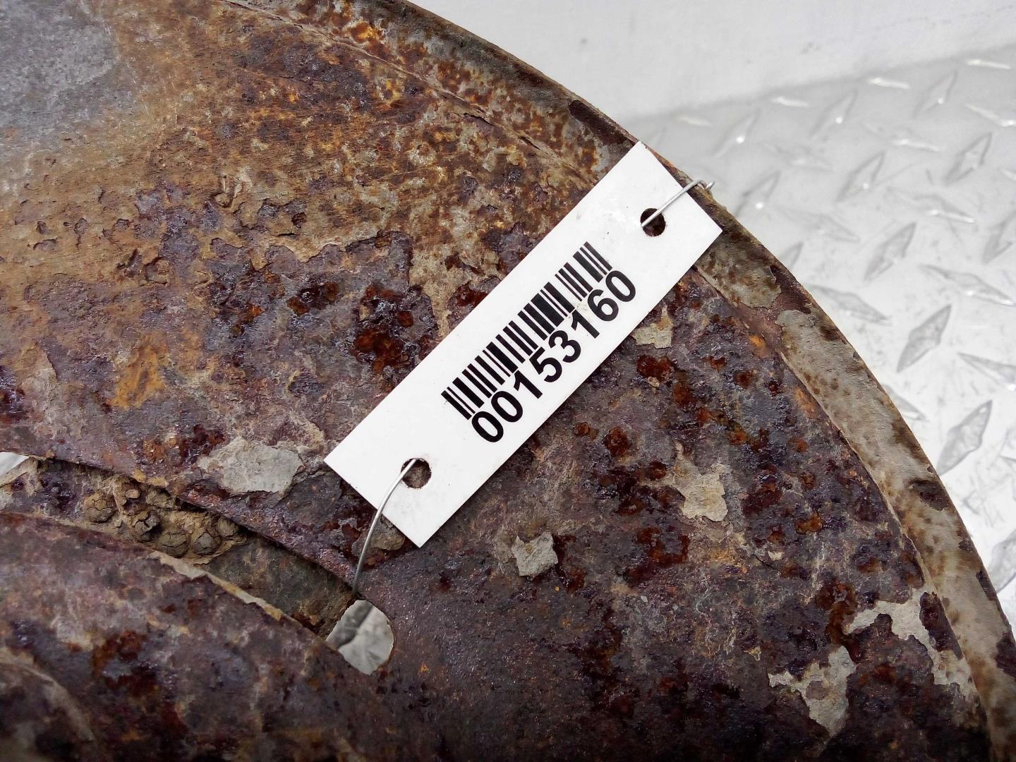 Кулак поворотный передний правый