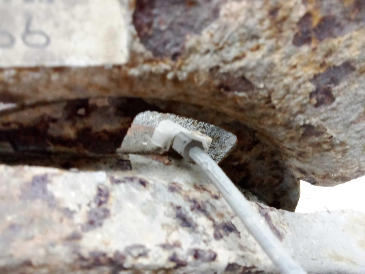 Кулак поворотный передний правый