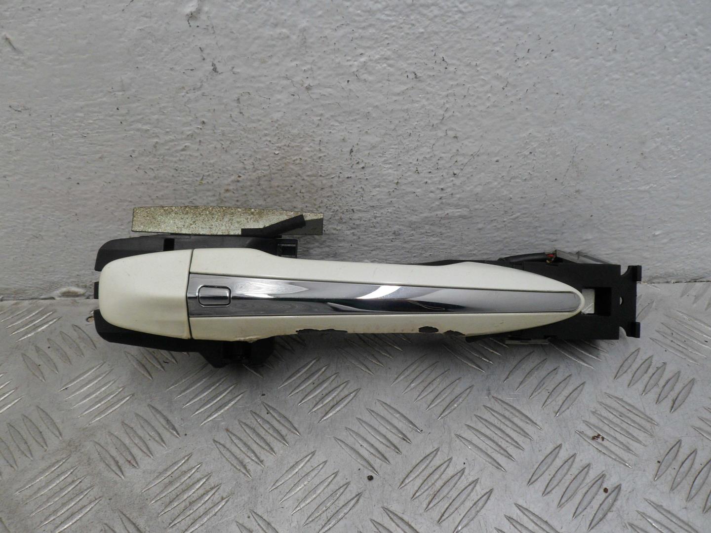 Ручка двери передней наружная правая