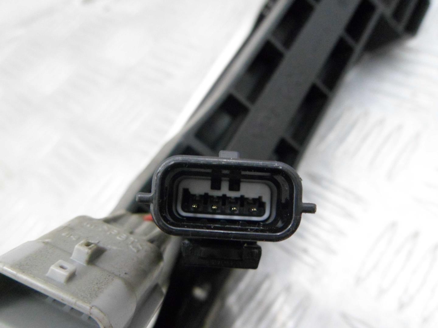 Ручка двери передней наружная правая