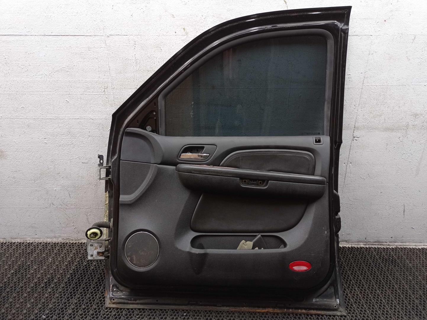 Петля двери передней