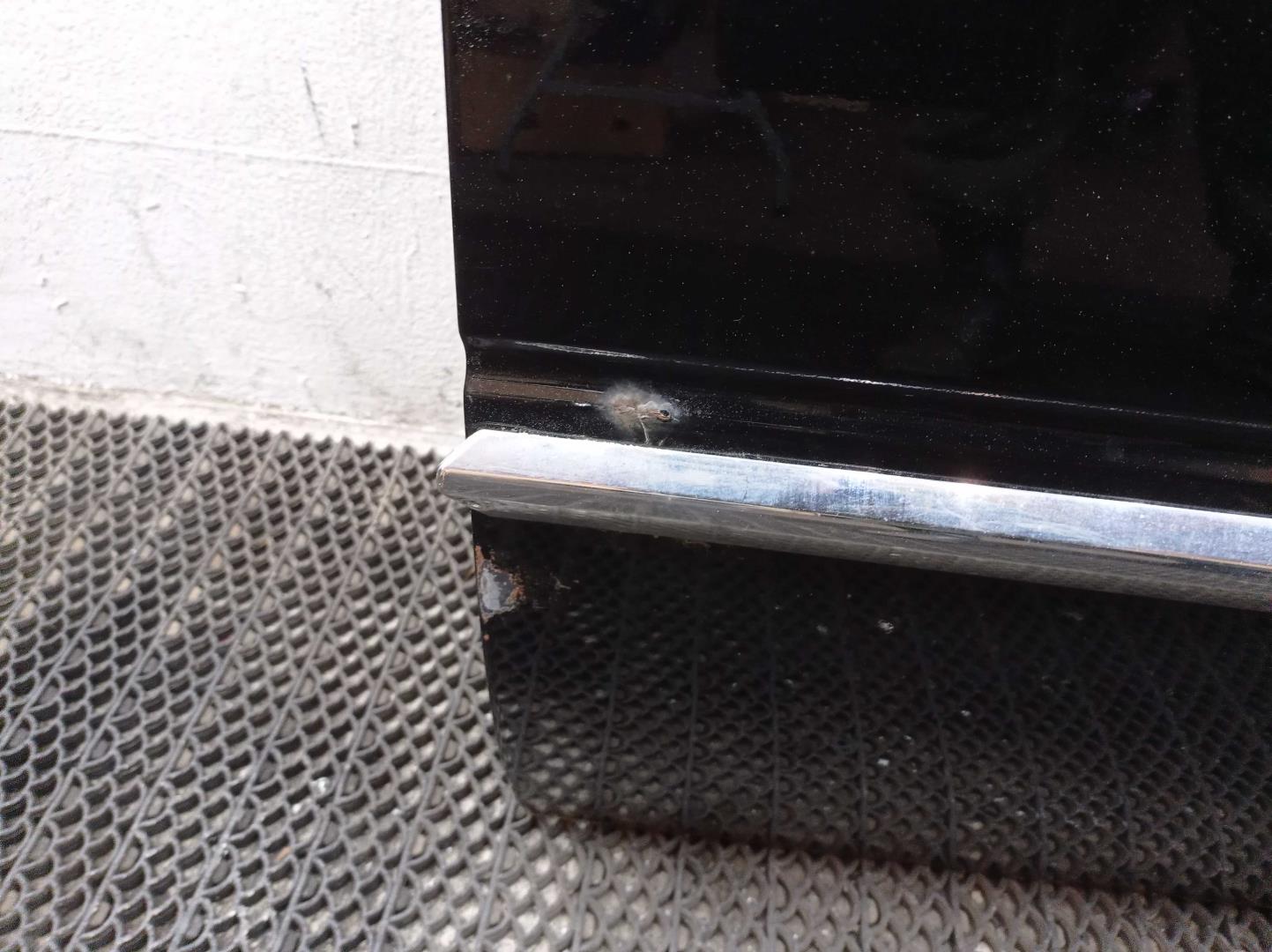 Петля двери передней