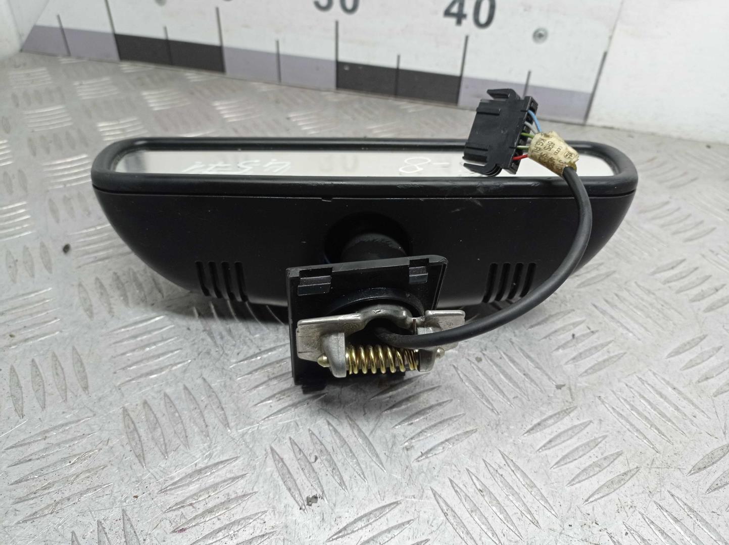 Зеркало заднего вида