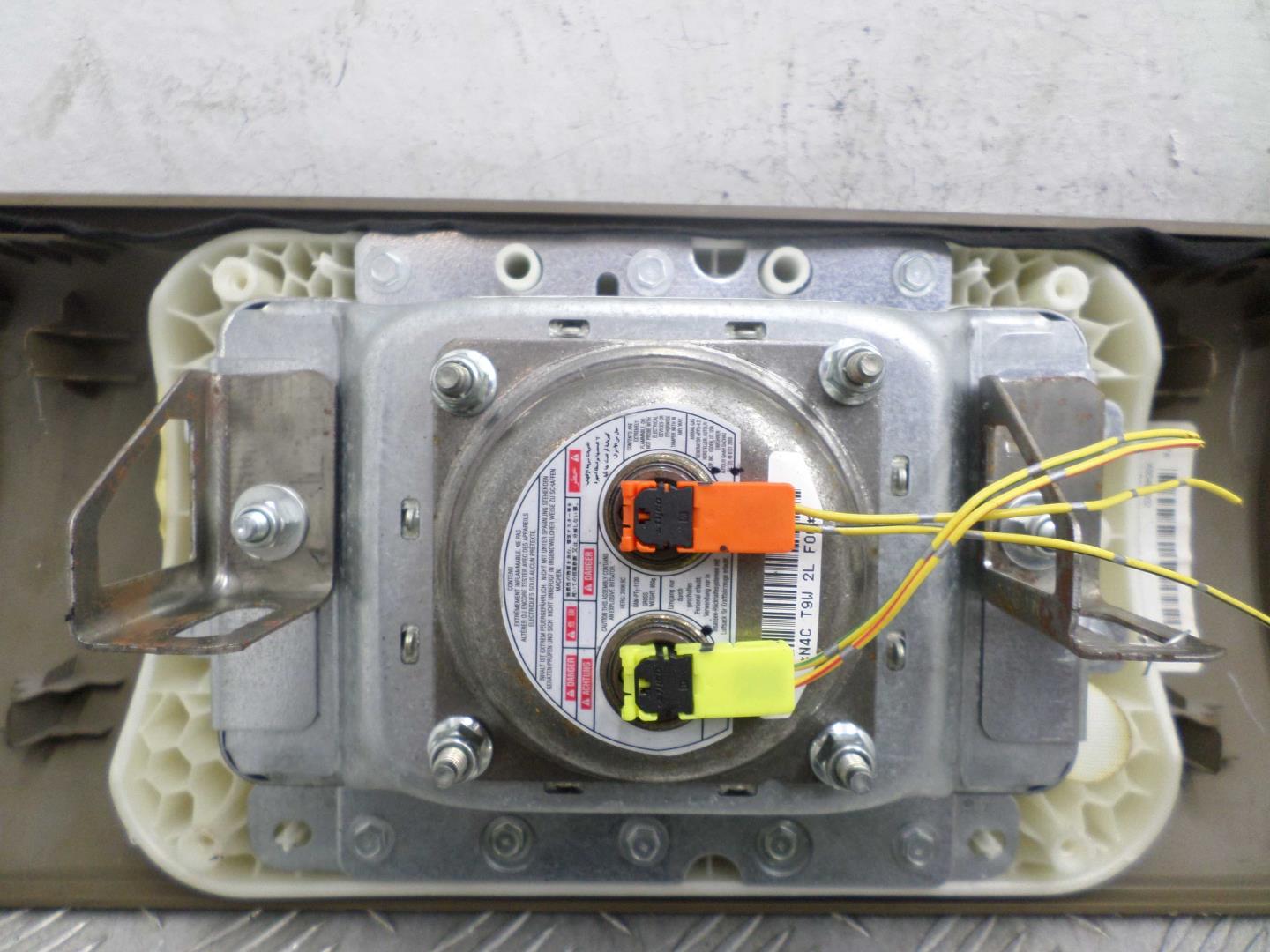 Подушка безопасности пассажирская (в торпедо)