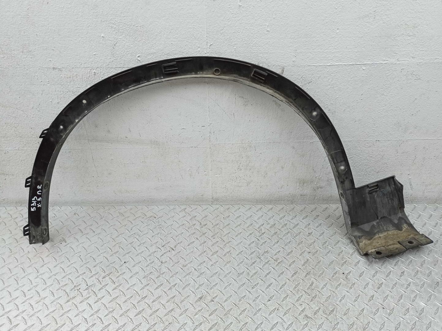 Накладка переднего крыла правого