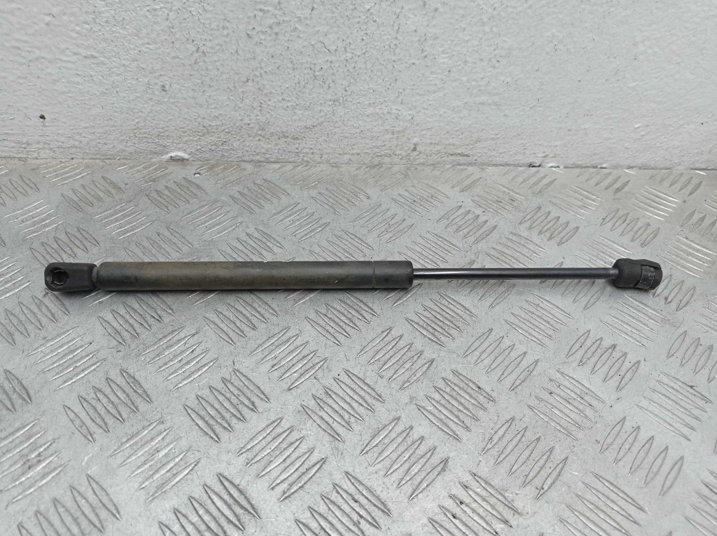 Амортизатор капота