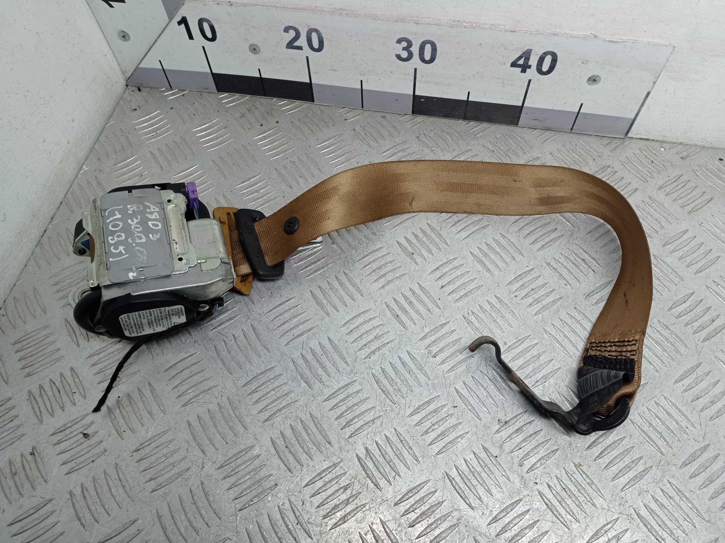 Ремень безопасности