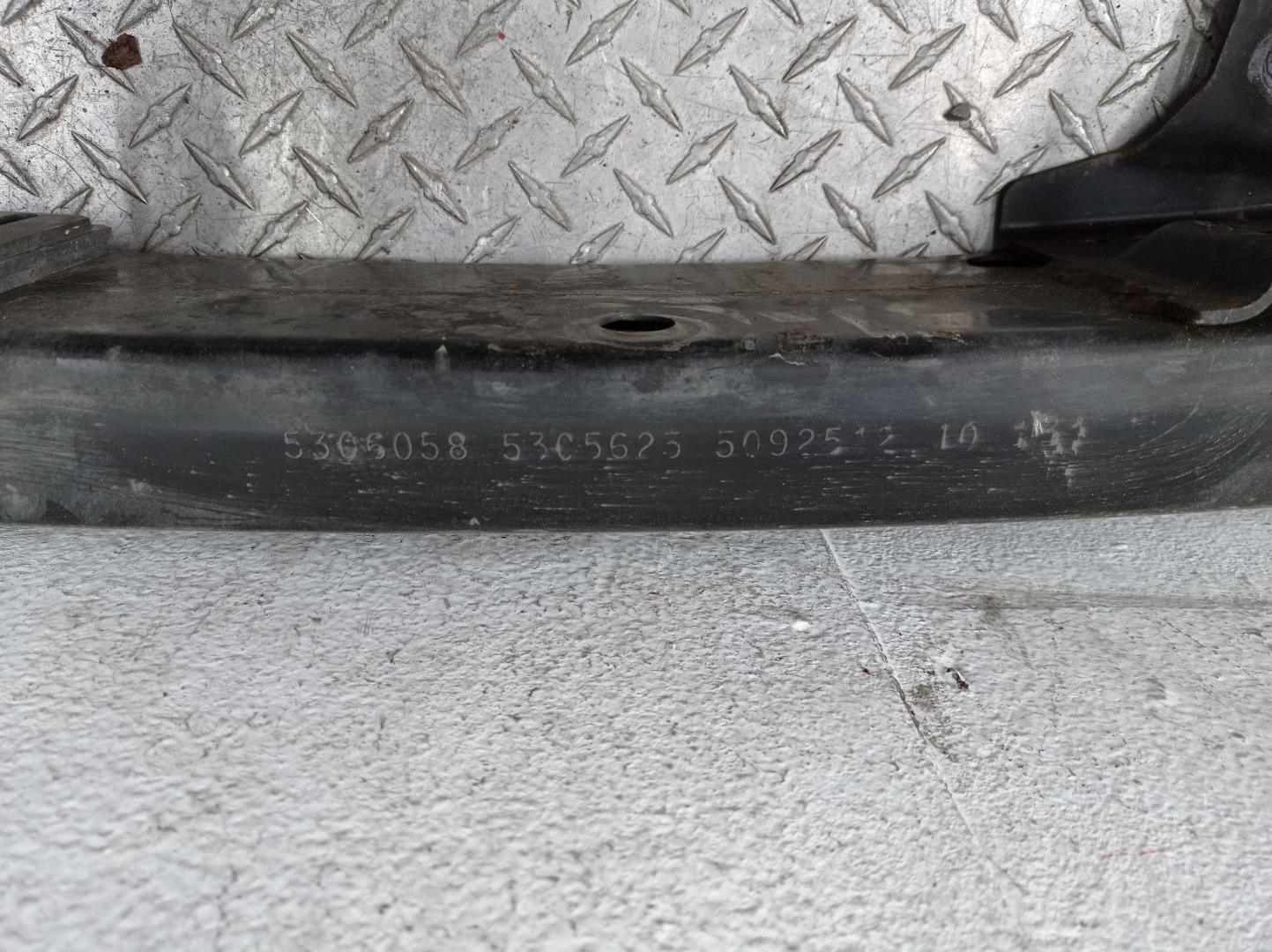 Усилитель переднего бампера