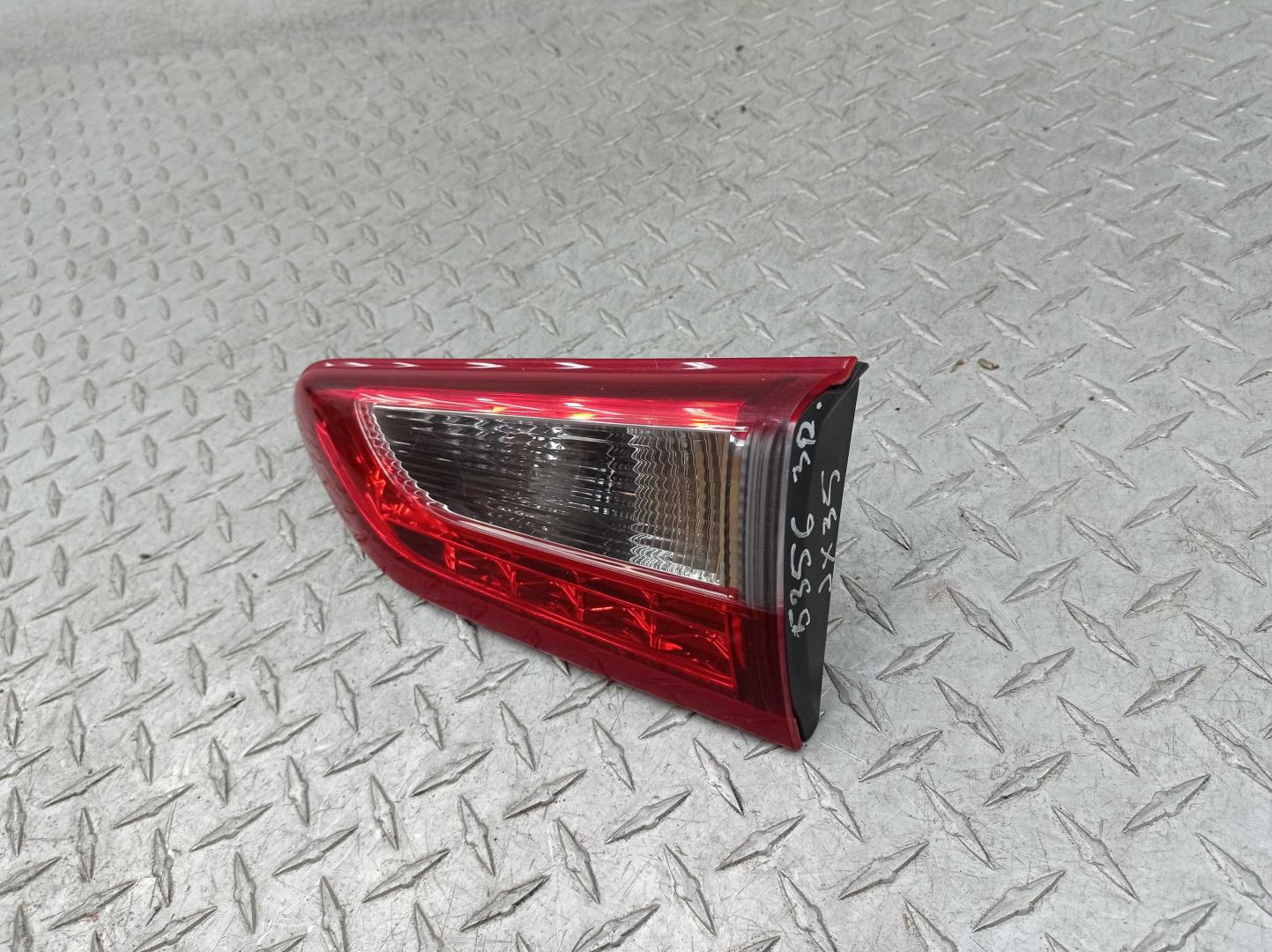 Фонарь задний внутренний правый