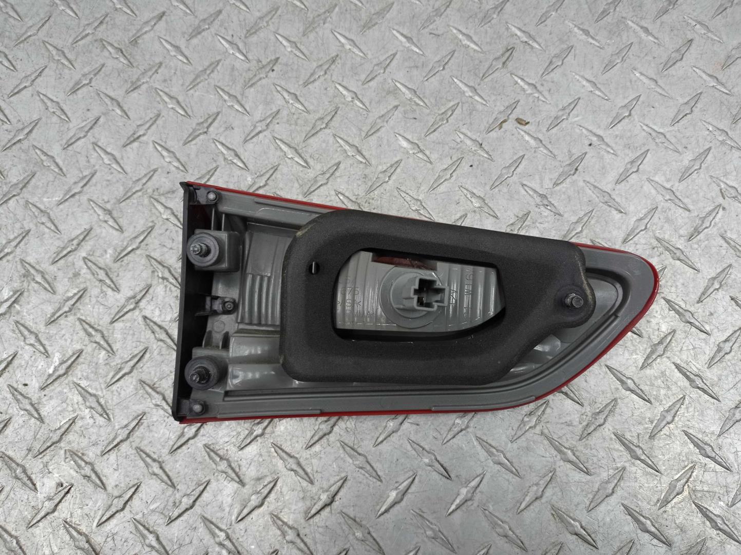 Фонарь задний внутренний правый
