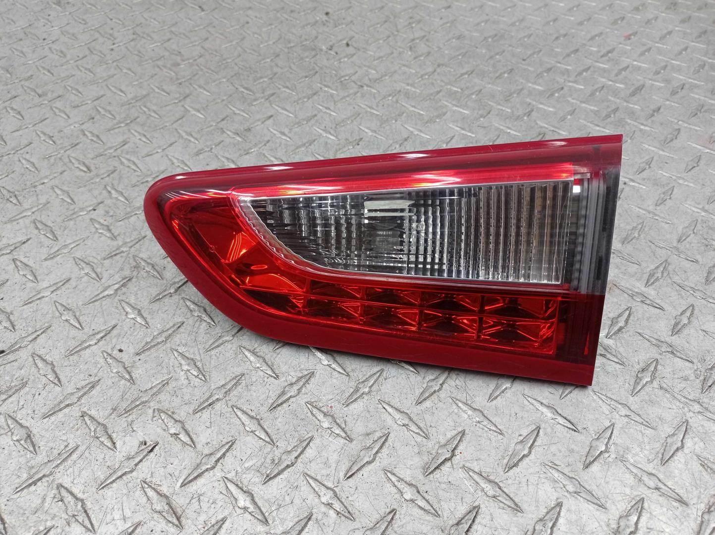 Фонарь задний внутренний правый