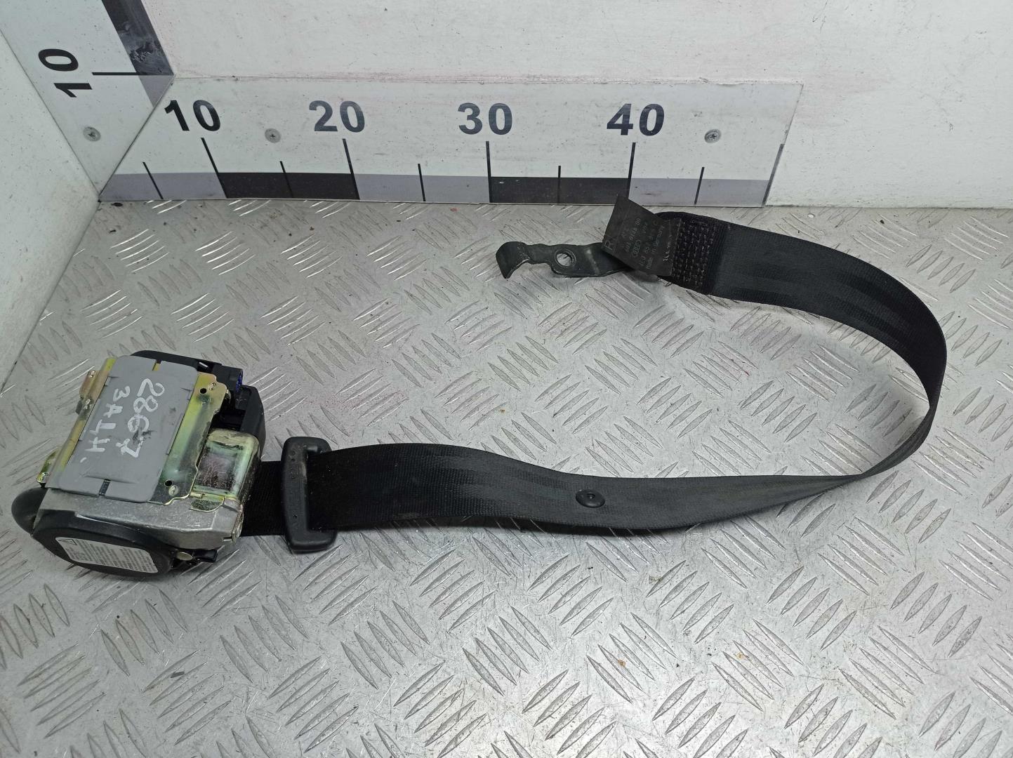 Ремень безопасности