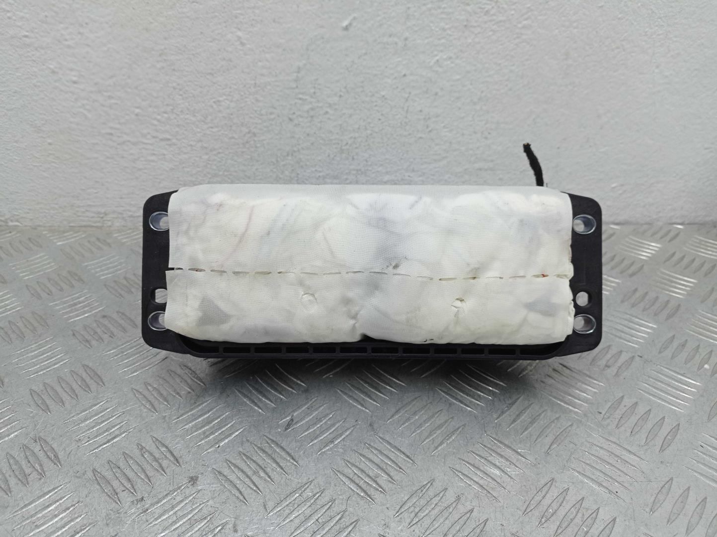 Подушка безопасности пассажирская (в торпедо)