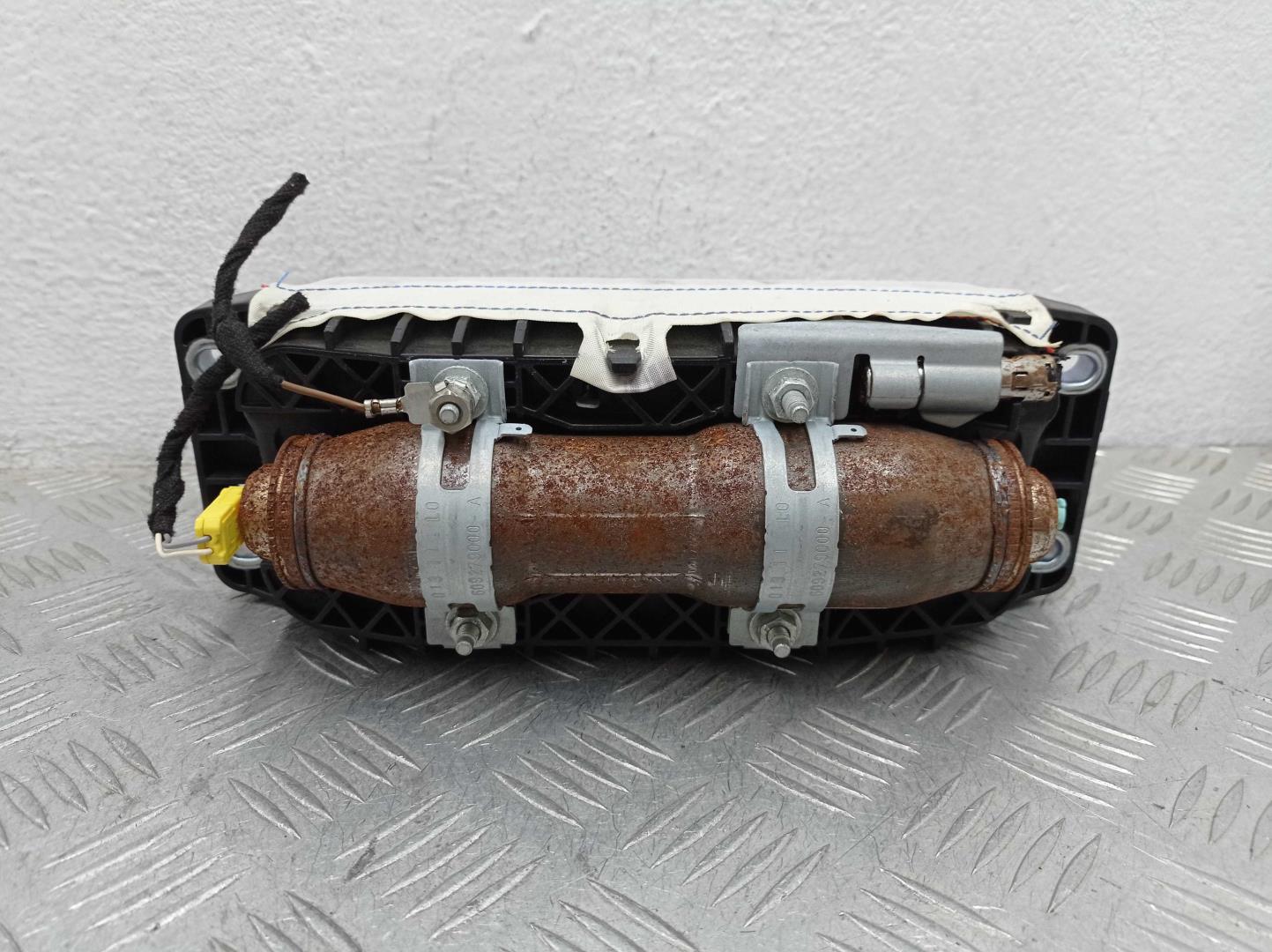 Подушка безопасности пассажирская (в торпедо)