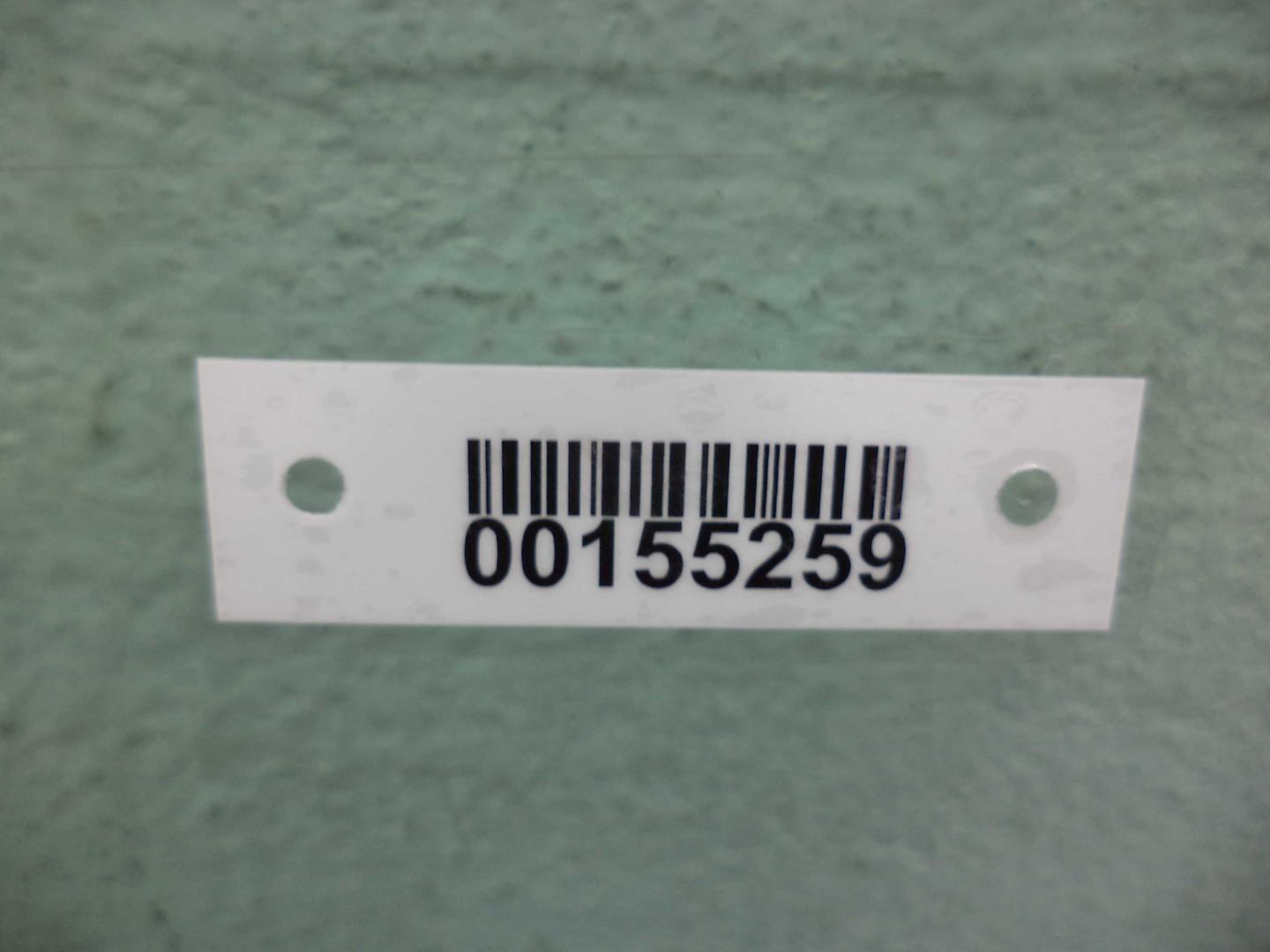 Стекло двери передней левой