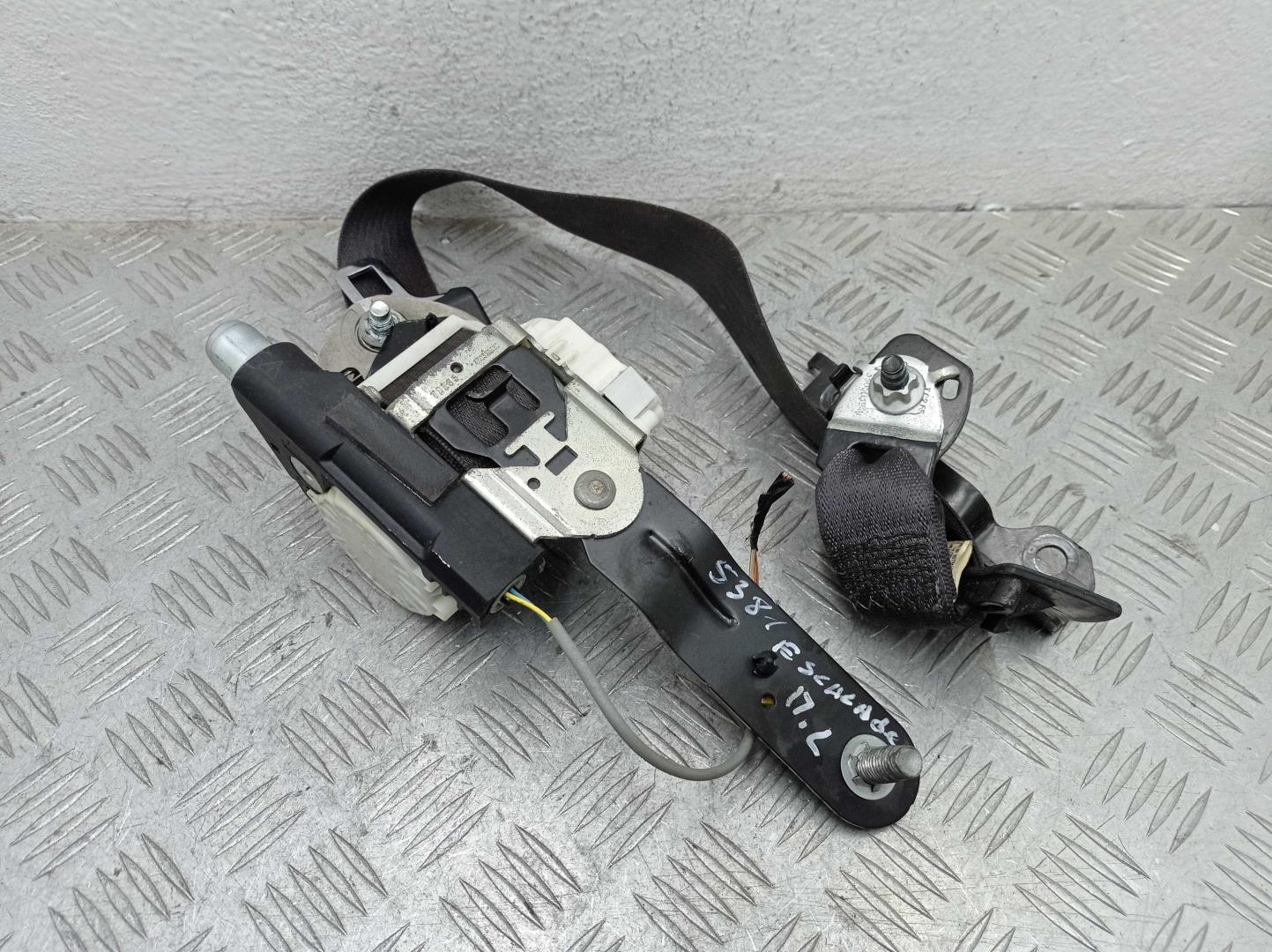 Ремень безопасности