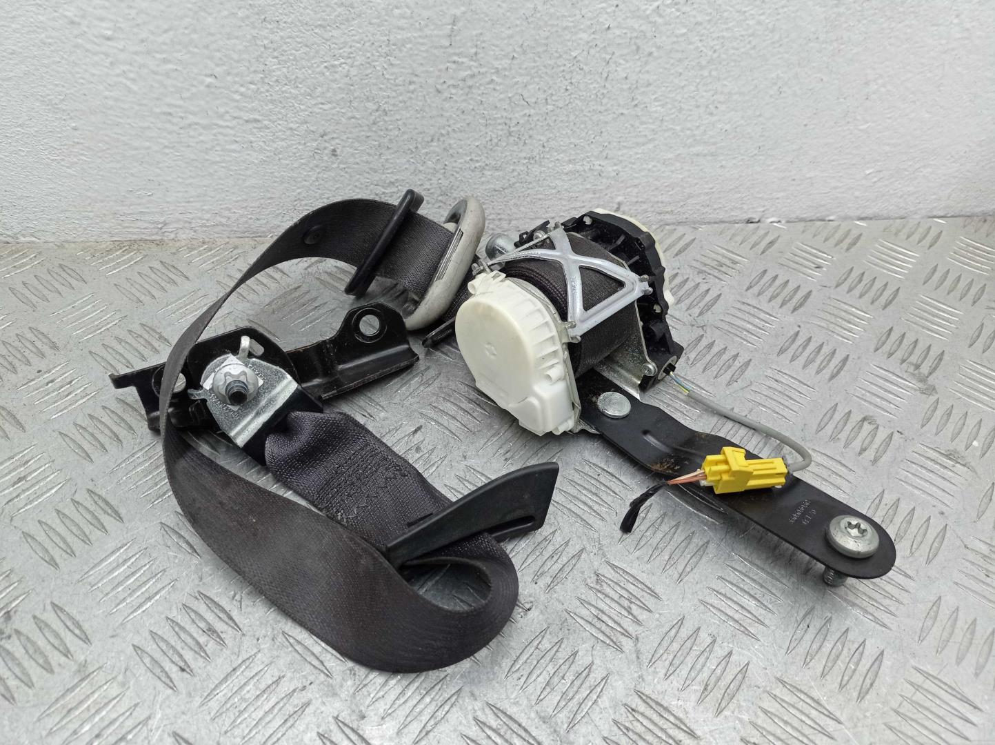 Ремень безопасности