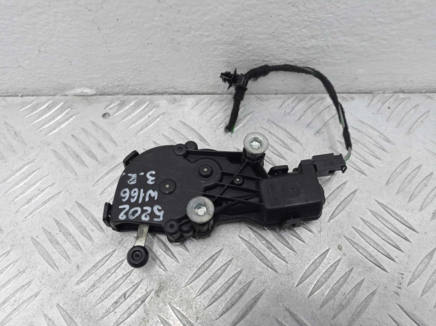 Моторчик открывания кузовного стекла