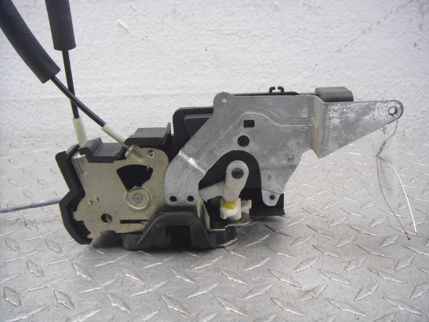 Замок двери задней левой