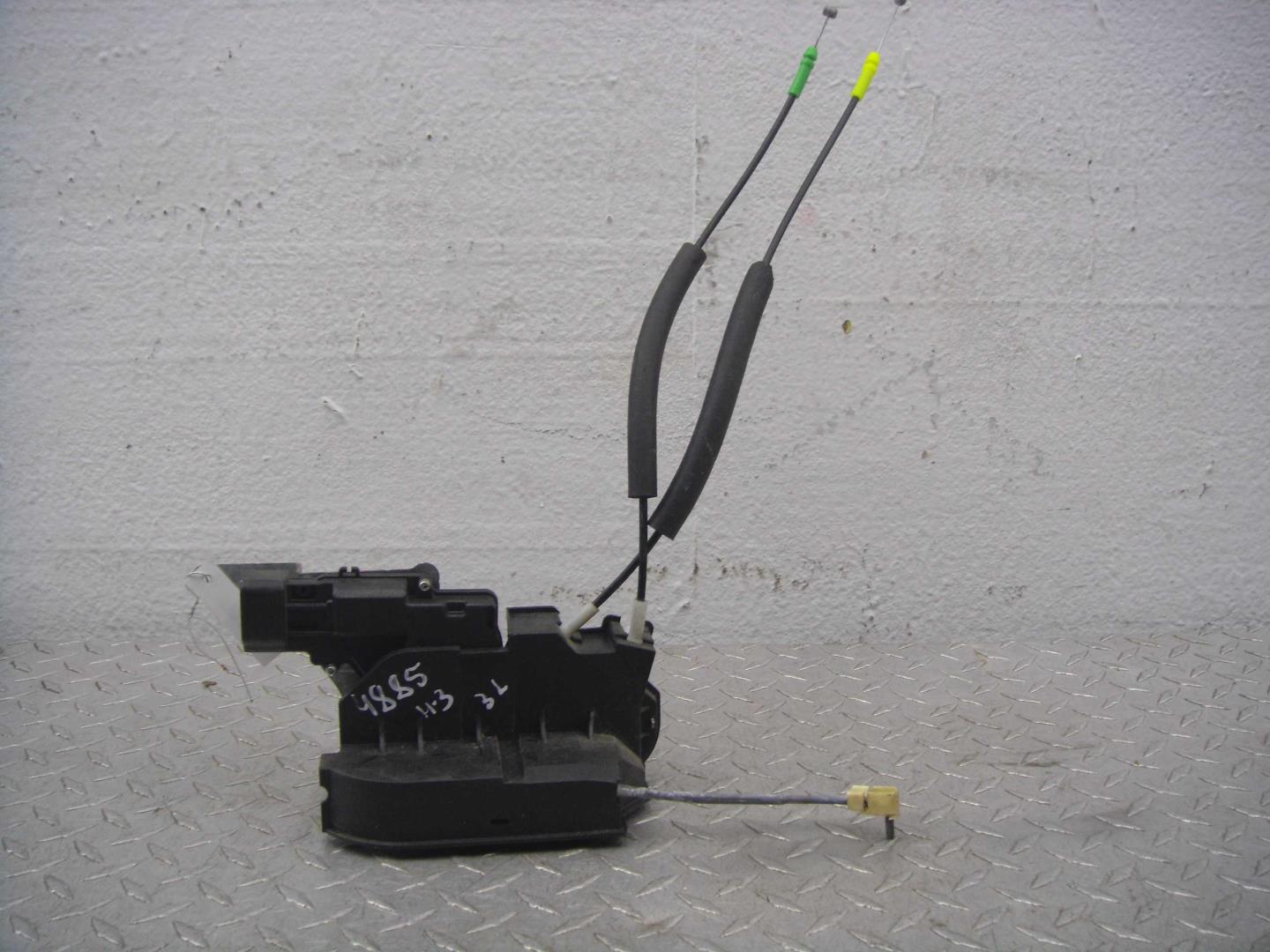 Замок двери задней левой