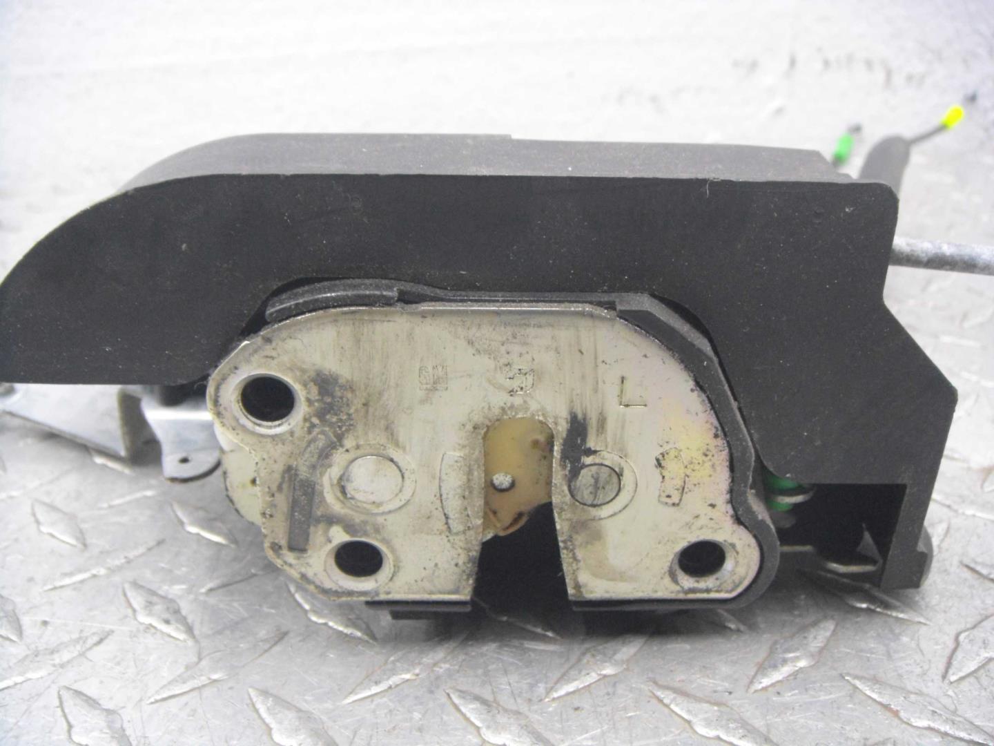 Замок двери задней левой