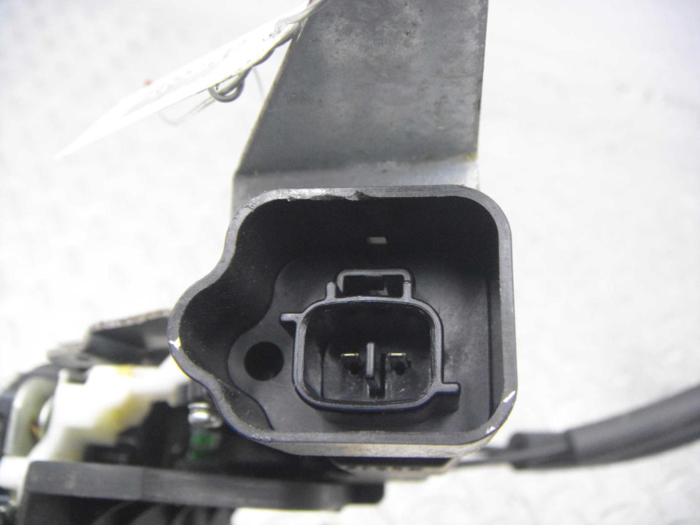 Замок двери задней левой