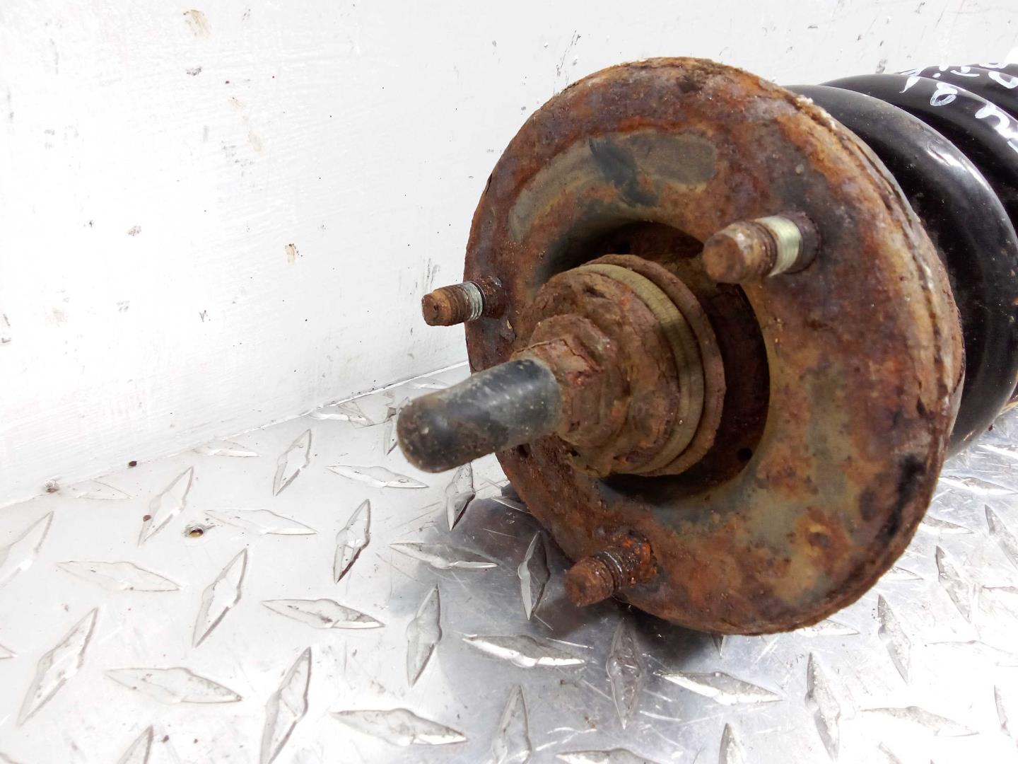 Амортизатор передний левый