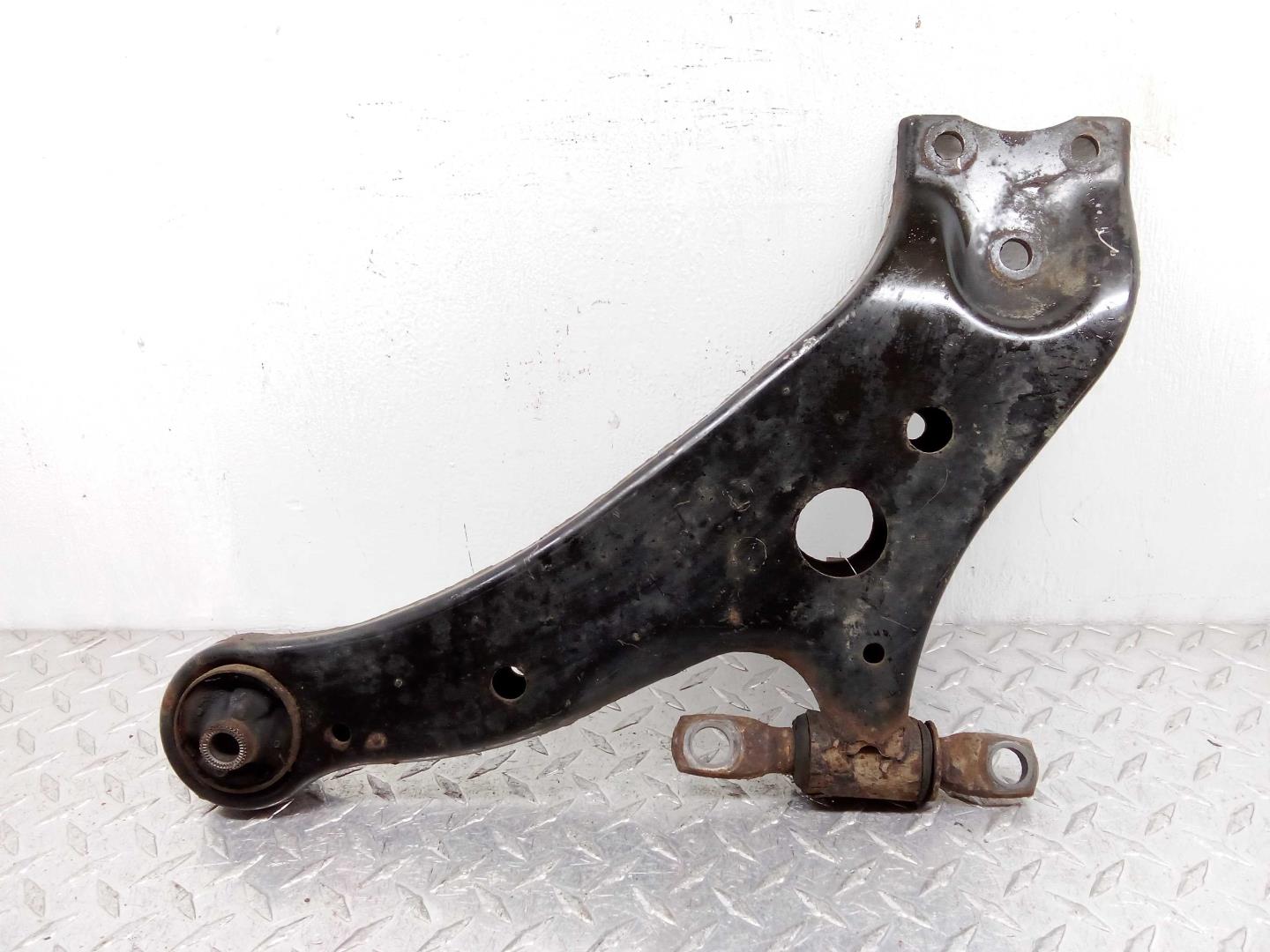 Рычаг передний нижний левый