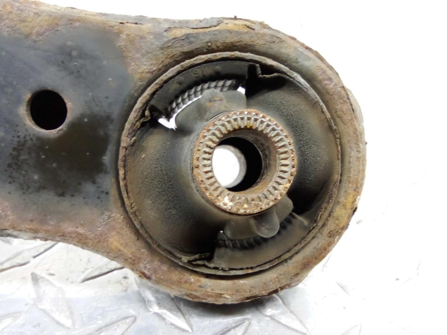 Рычаг передний нижний левый