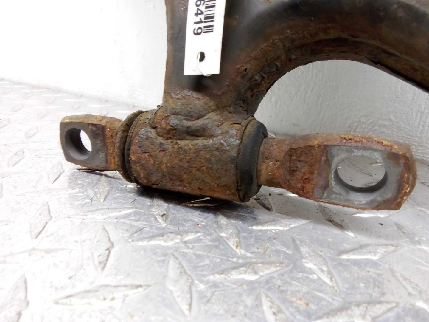 Рычаг передний нижний левый