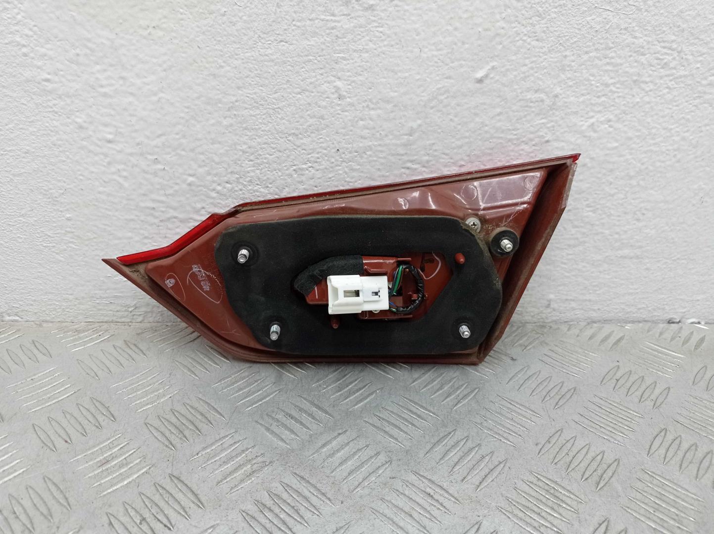 Фонарь задний внутренний левый