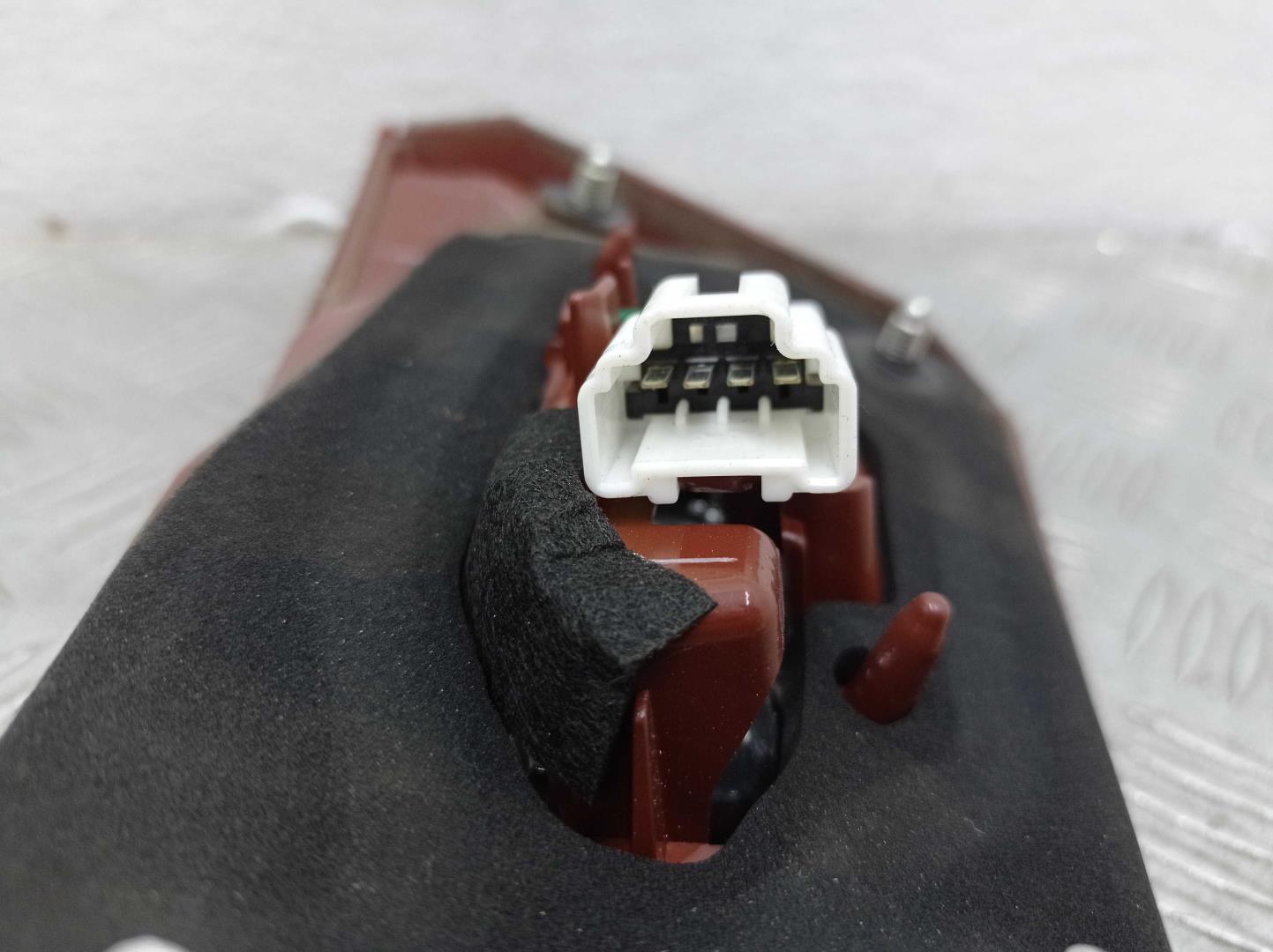 Фонарь задний внутренний левый