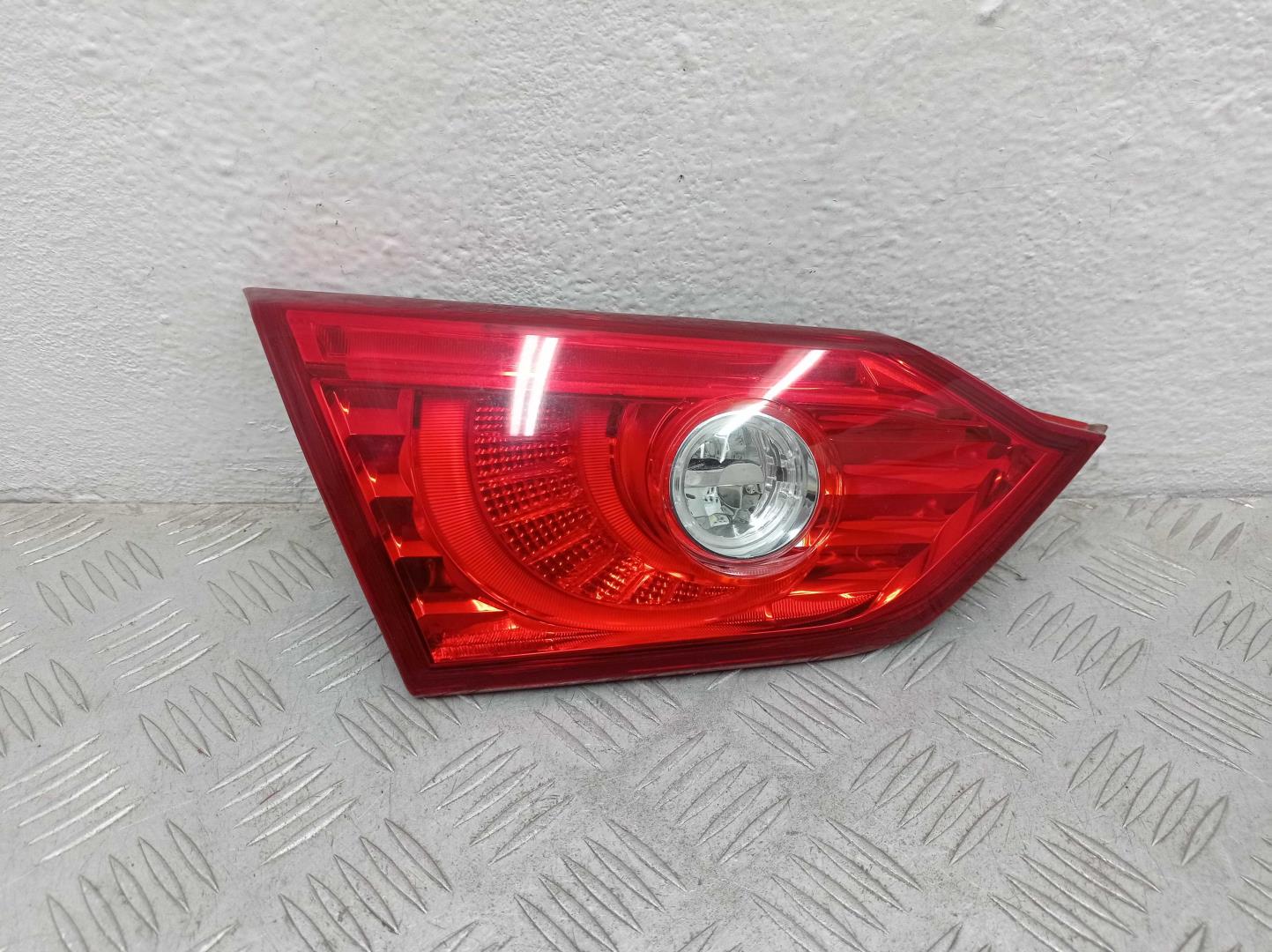 Фонарь задний внутренний левый