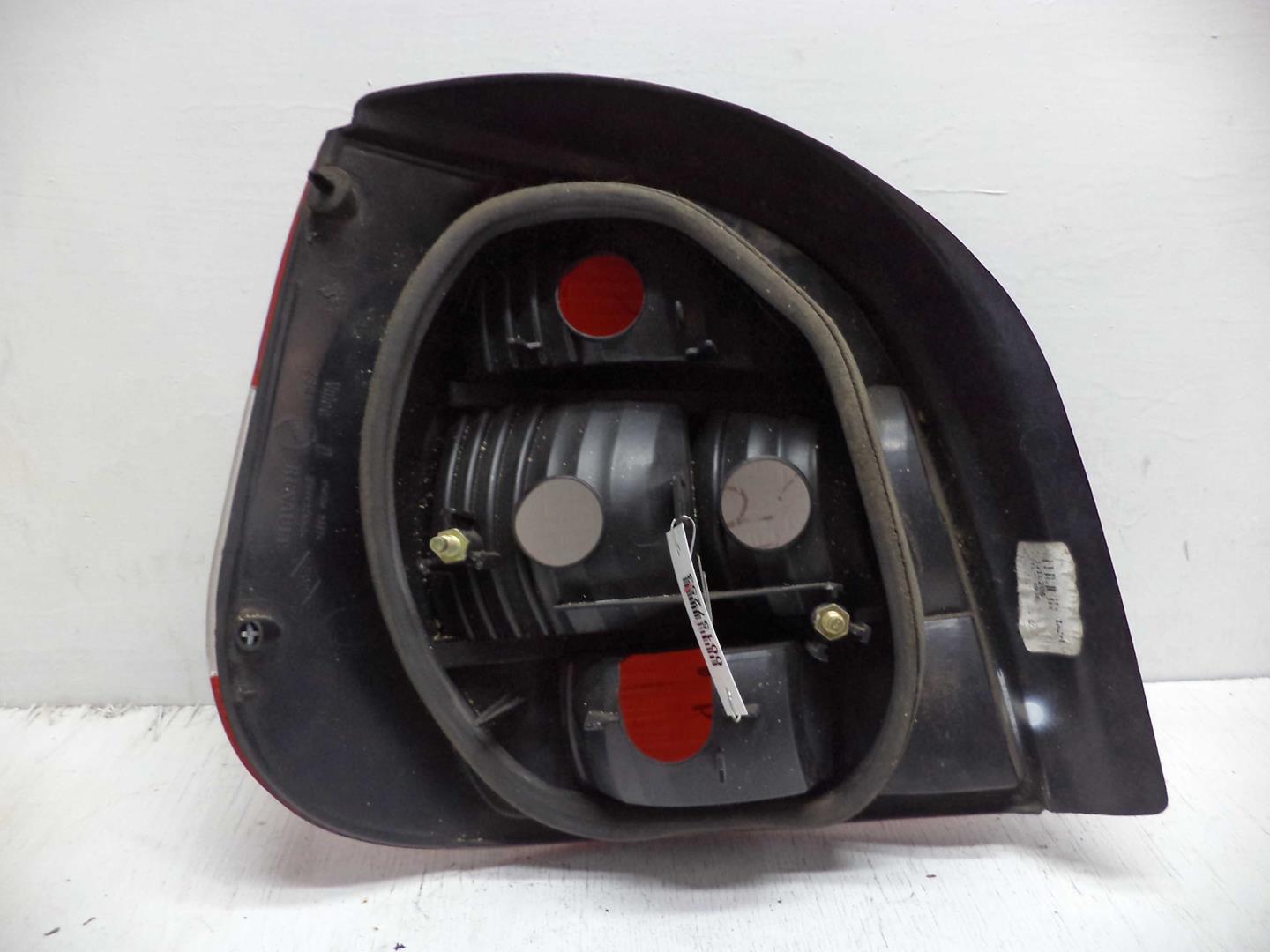 Фонарь задний наружный правый