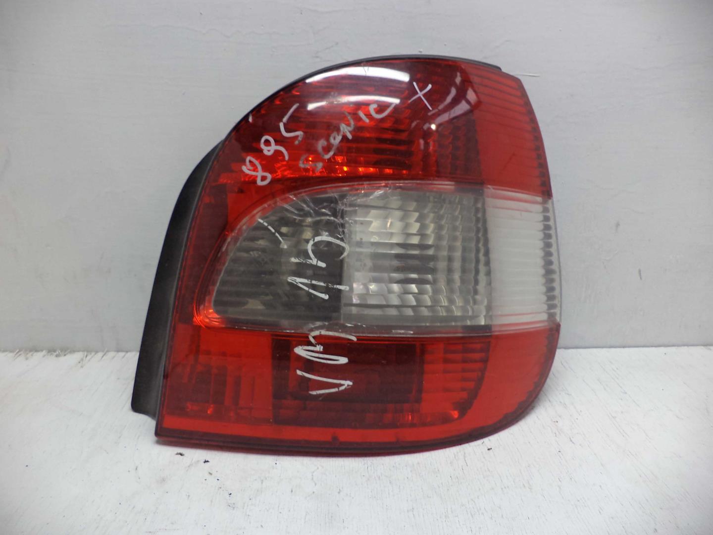 Фонарь задний наружный правый