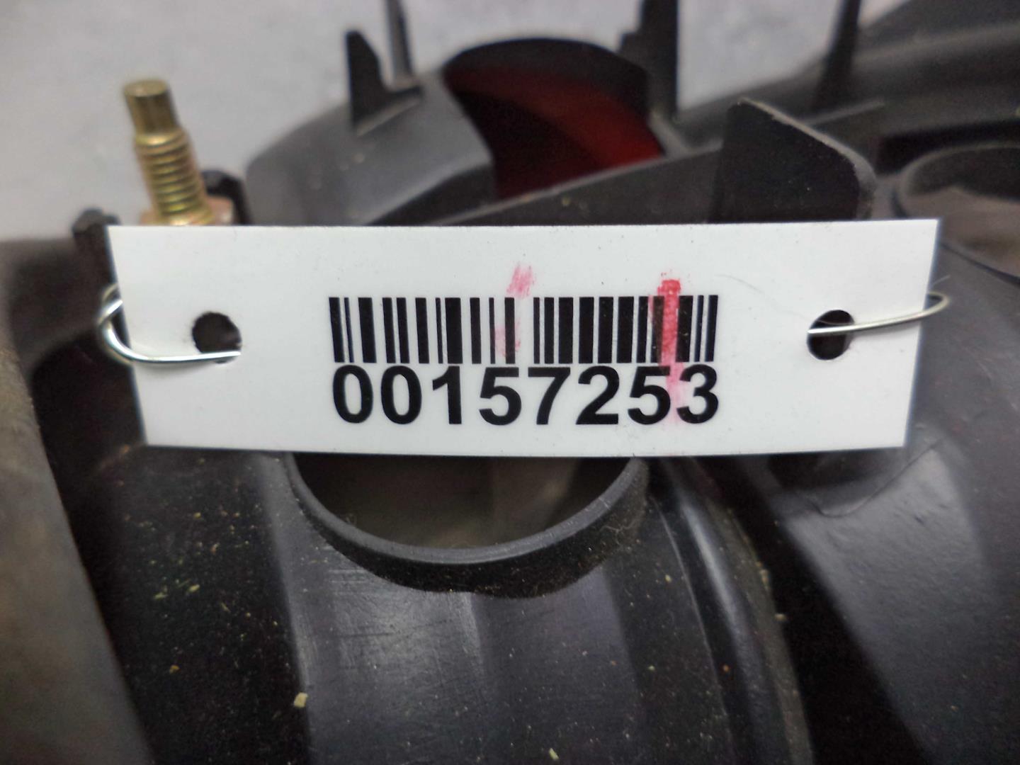 Фонарь задний наружный правый