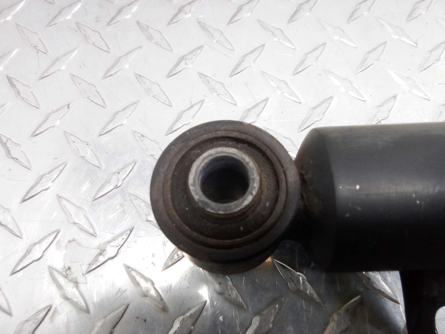 Амортизатор задний левый