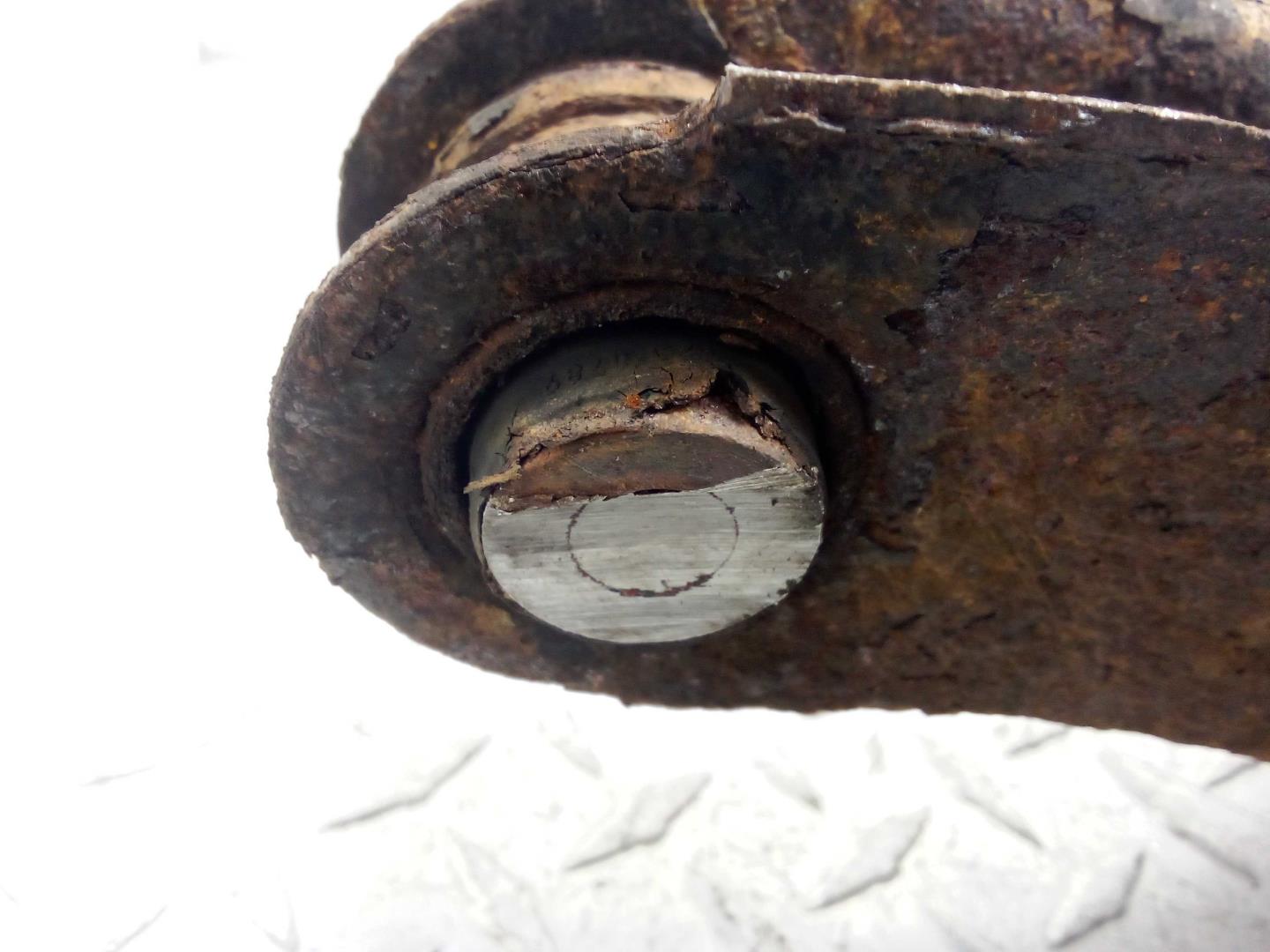 Рычаг задний нижний левый