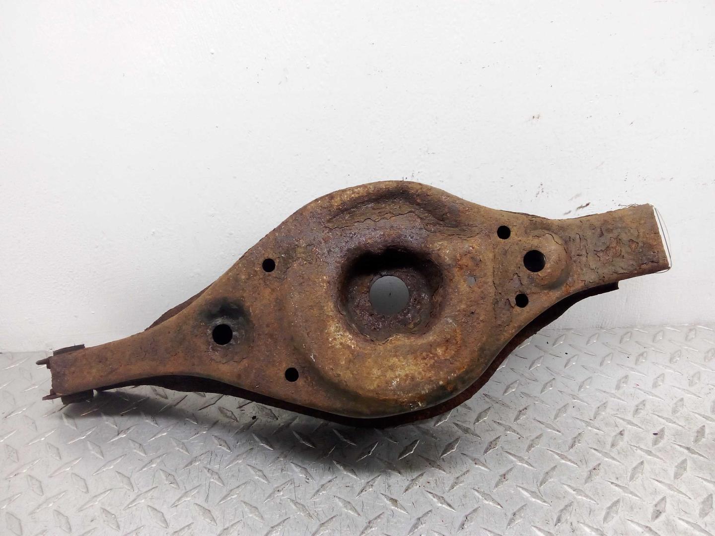 Рычаг задний нижний левый